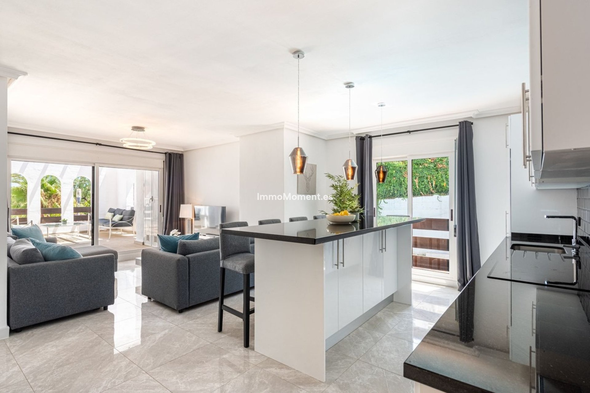 Resale - Apartment - Marbella - Nueva Andalucía