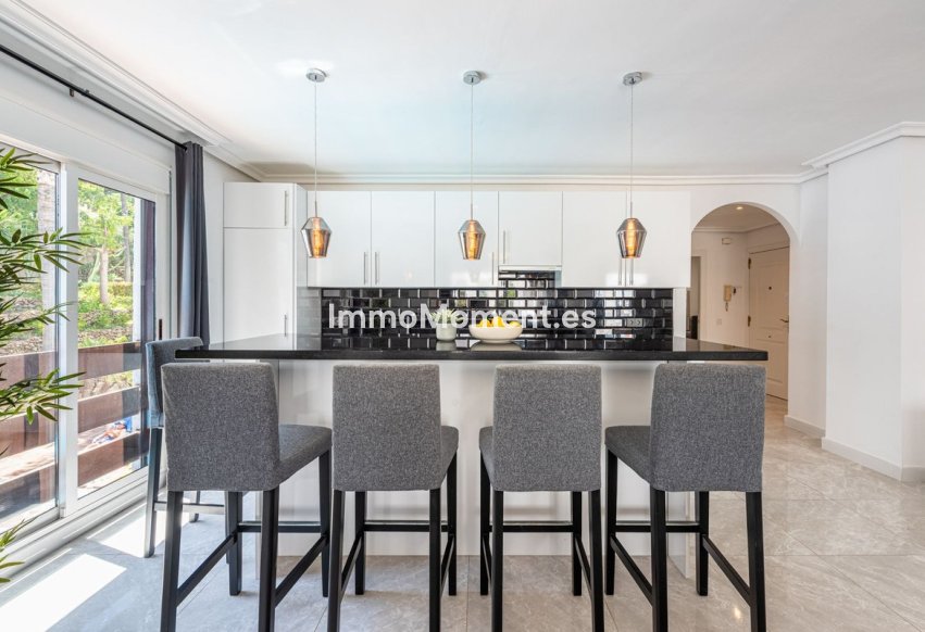 Resale - Apartment - Marbella - Nueva Andalucía