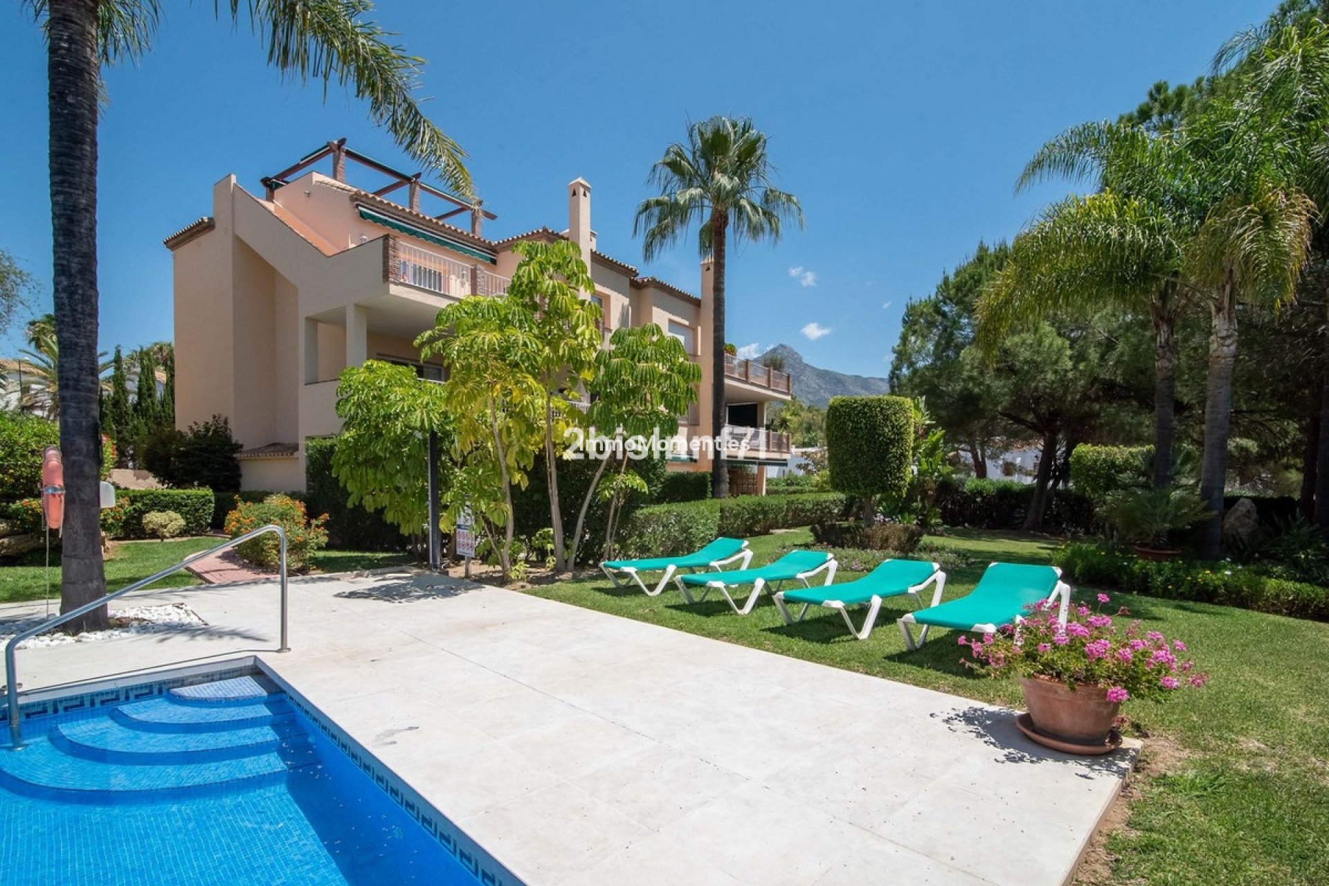 Resale - Apartment - Marbella - Nueva Andalucía