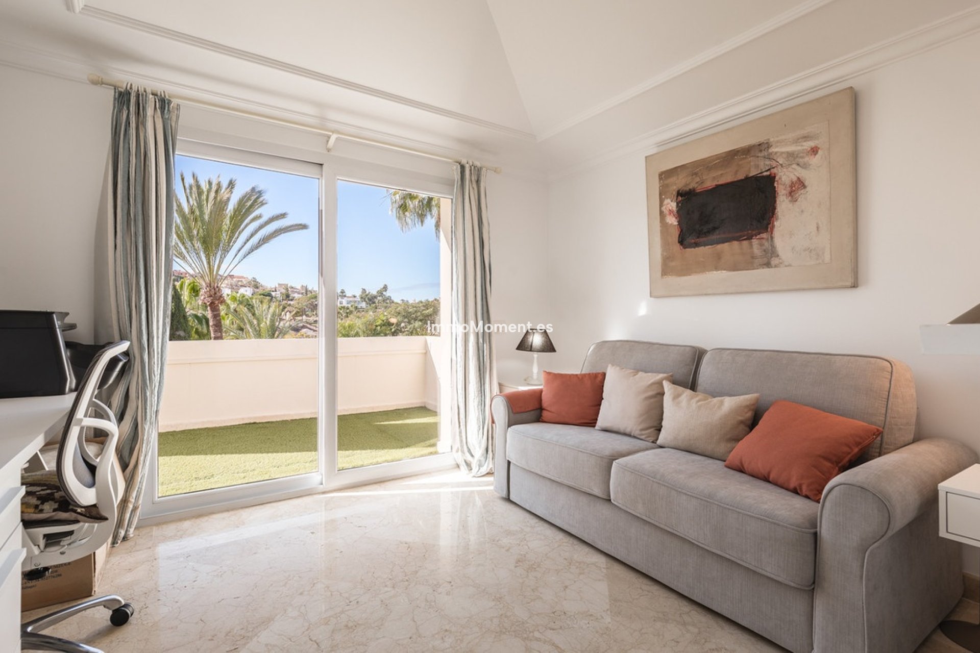 Resale - Apartment - Marbella - Nueva Andalucía