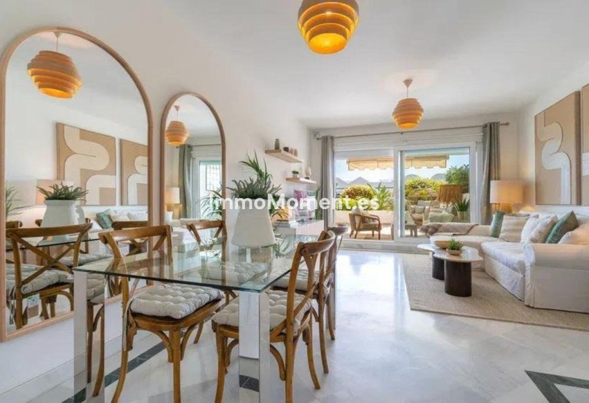 Resale - Apartment - Marbella - Nueva Andalucía