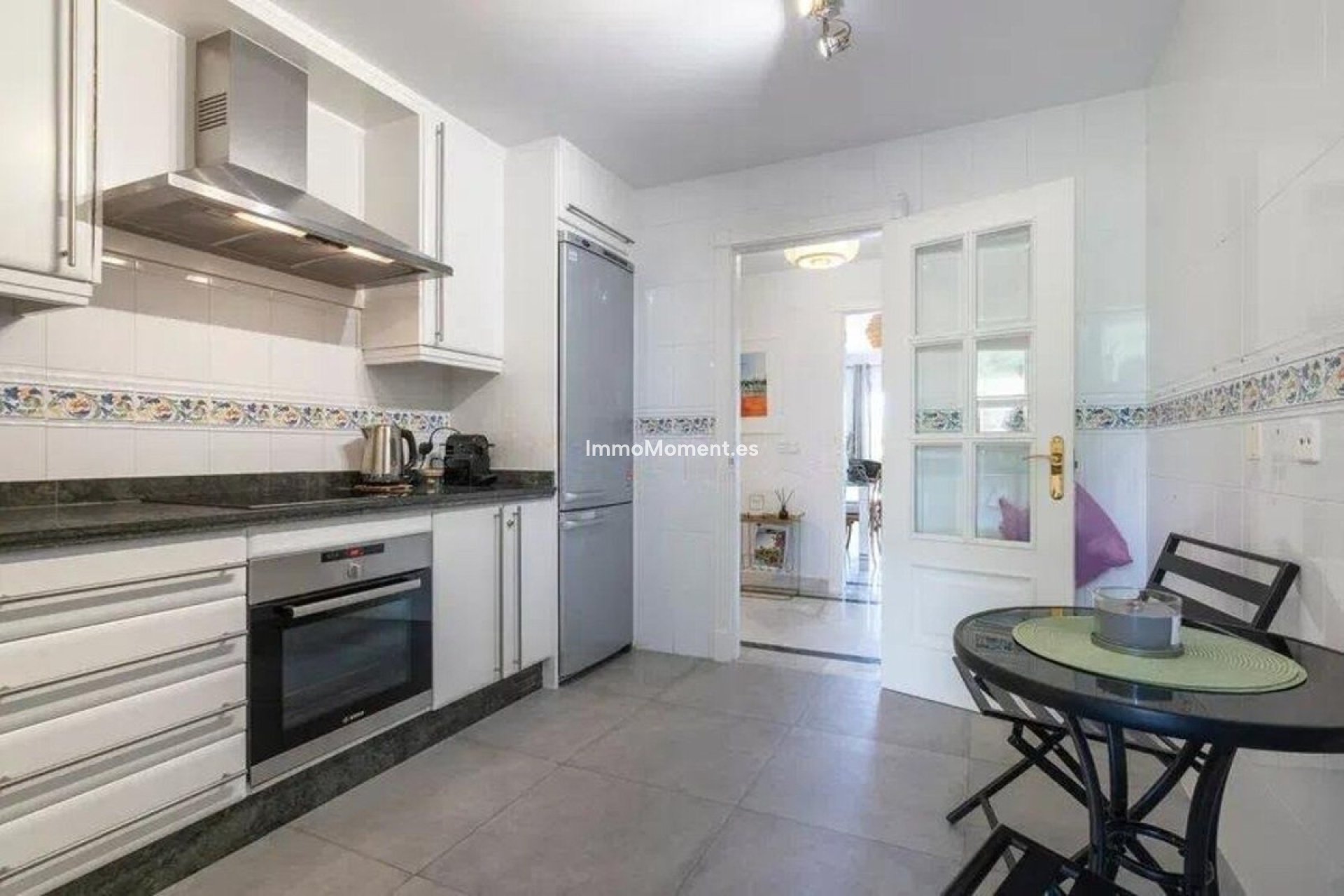 Resale - Apartment - Marbella - Nueva Andalucía