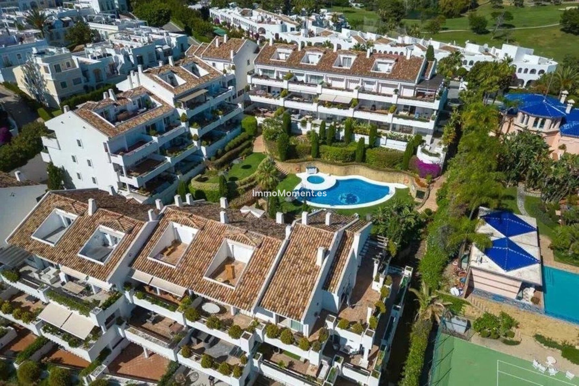 Resale - Apartment - Marbella - Nueva Andalucía