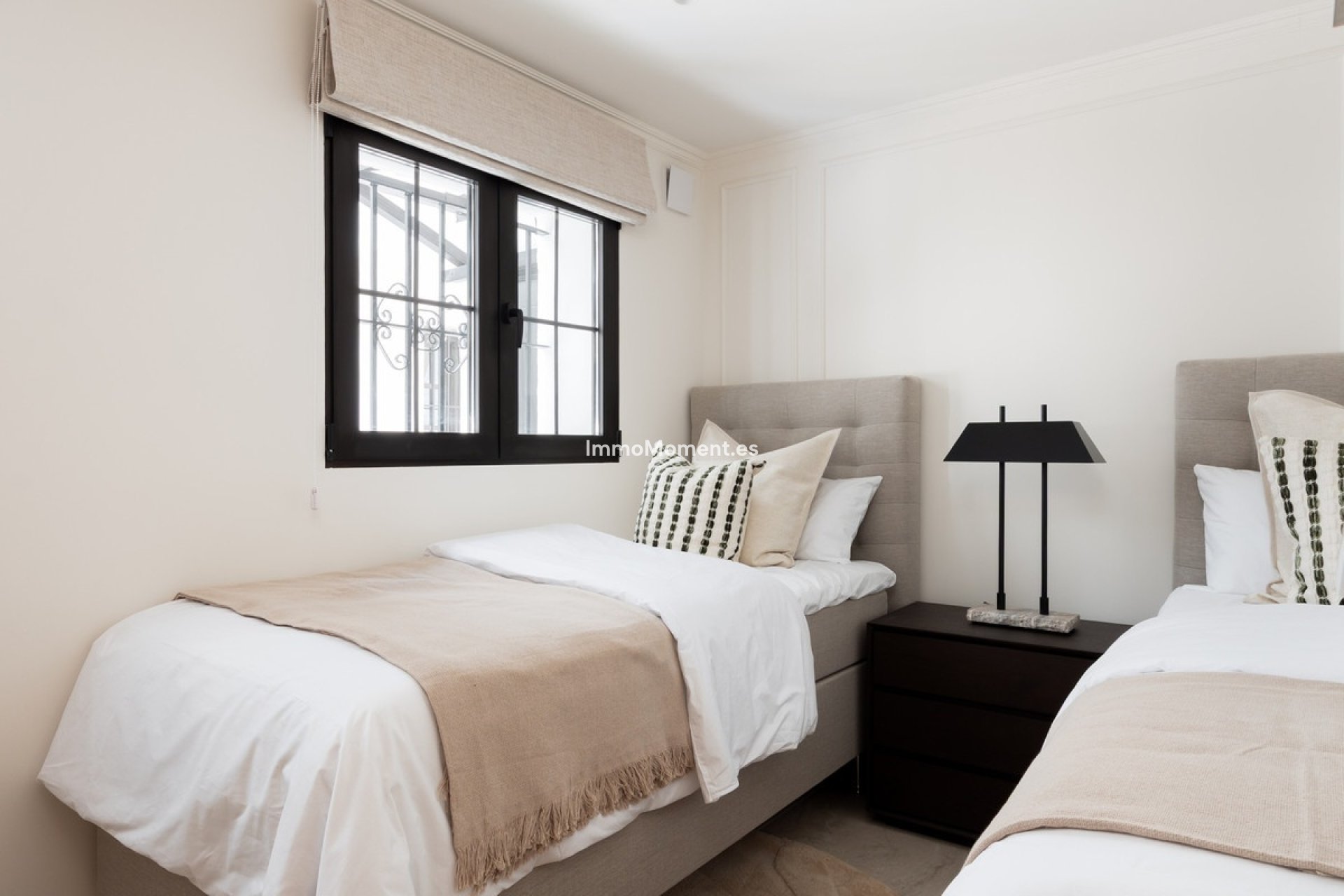 Resale - Apartment - Marbella - Nueva Andalucía