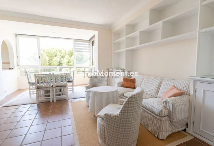 Resale - Apartment - Marbella - Nueva Andalucía