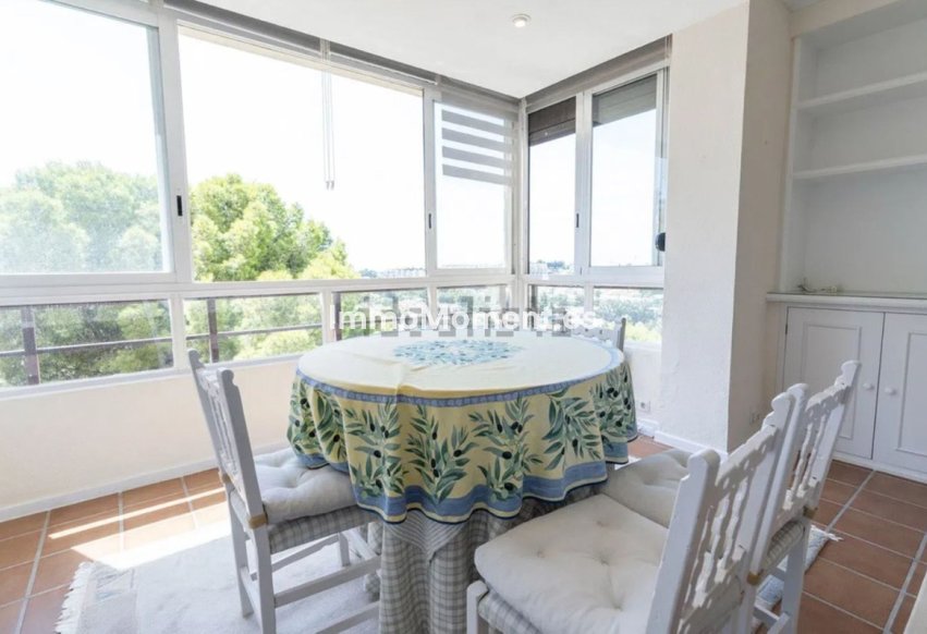 Resale - Apartment - Marbella - Nueva Andalucía