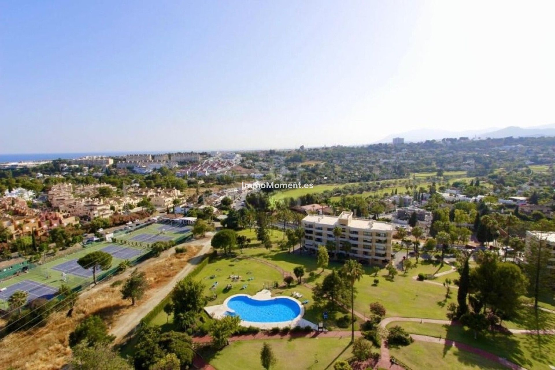 Resale - Apartment - Marbella - Nueva Andalucía
