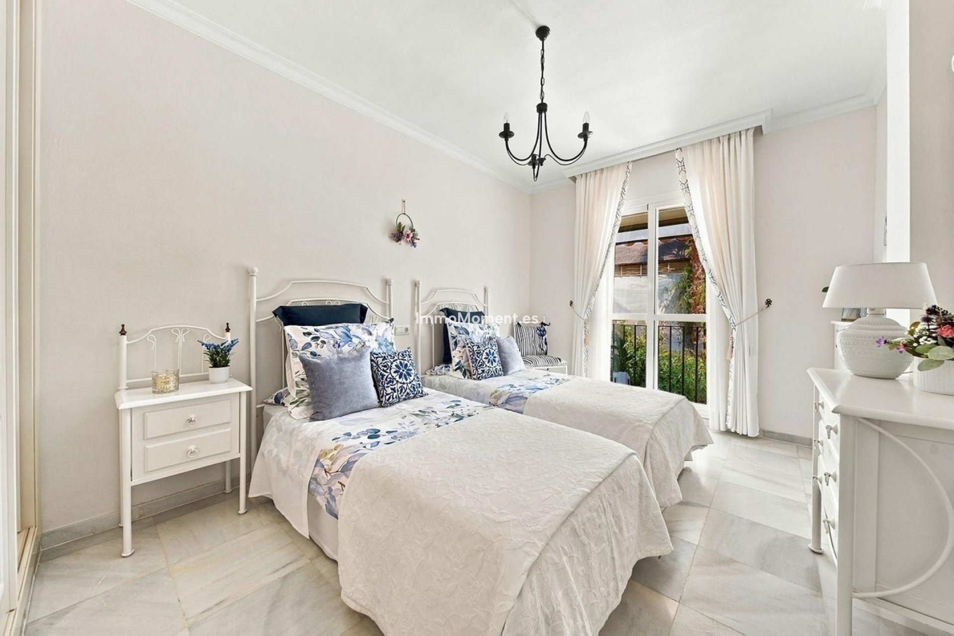Resale - Apartment - Marbella - Nueva Andalucía