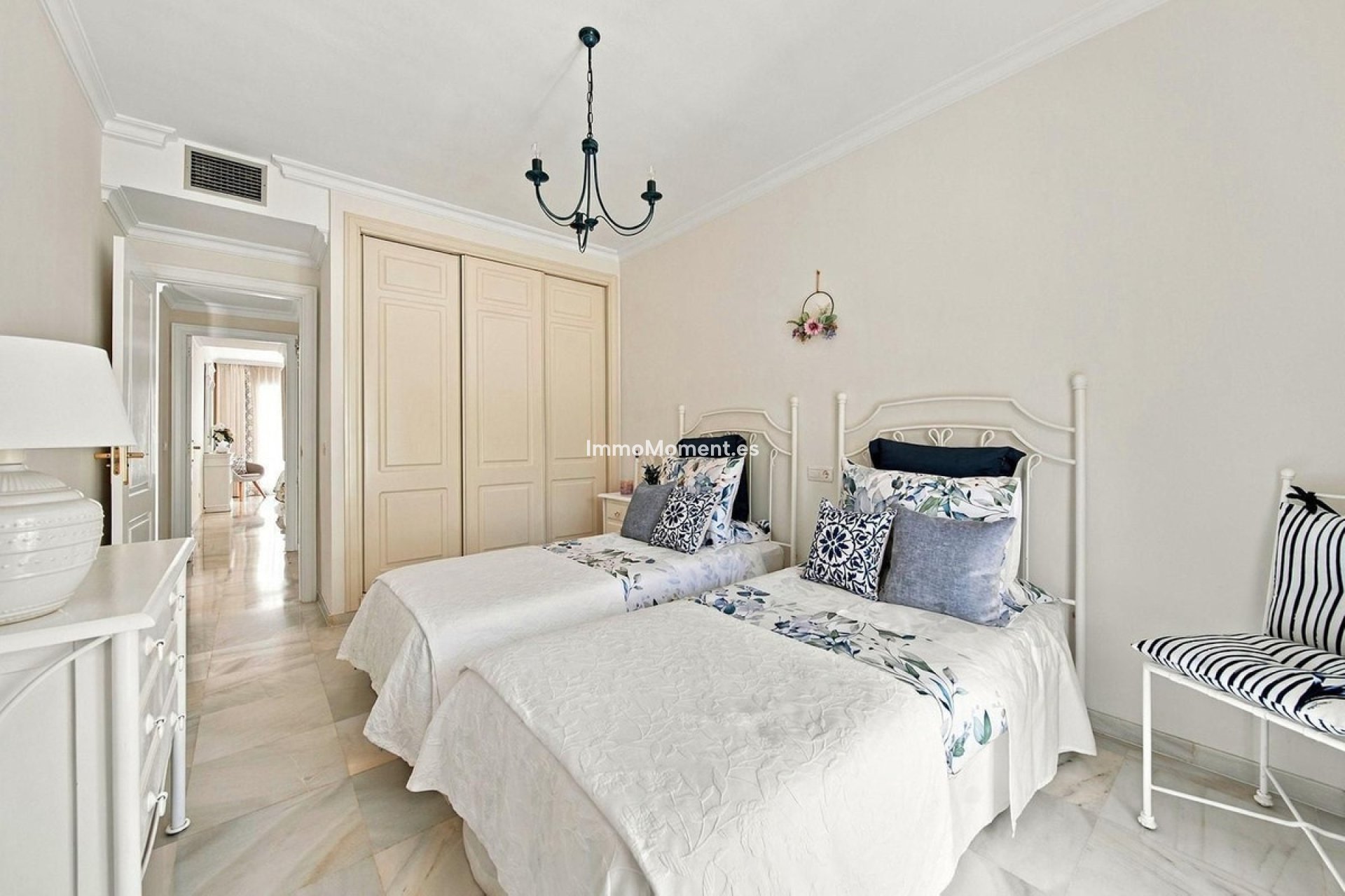 Resale - Apartment - Marbella - Nueva Andalucía