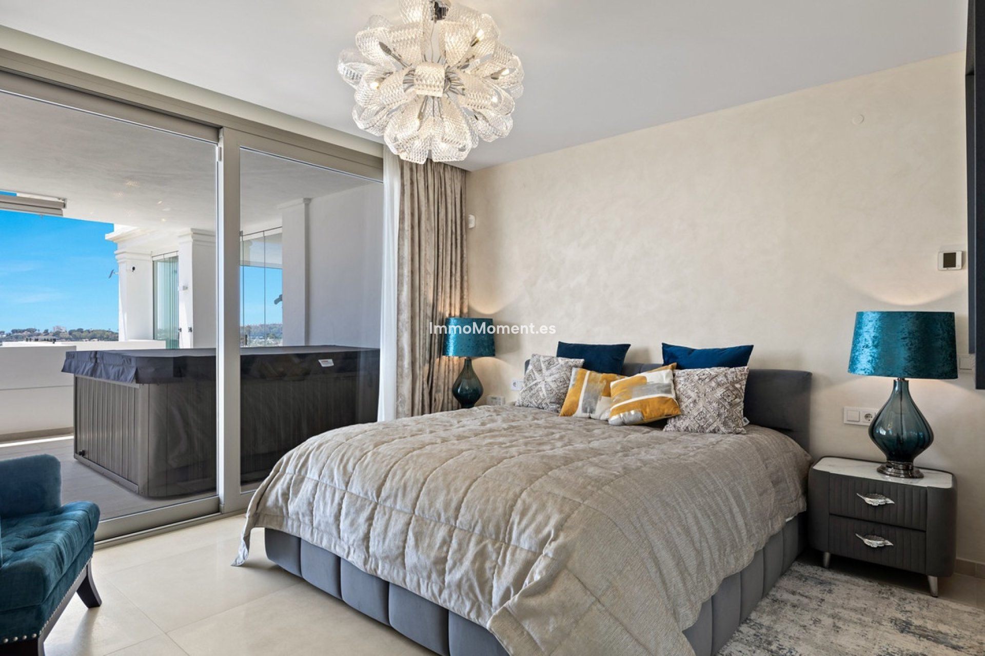 Resale - Apartment - Marbella - Nueva Andalucía