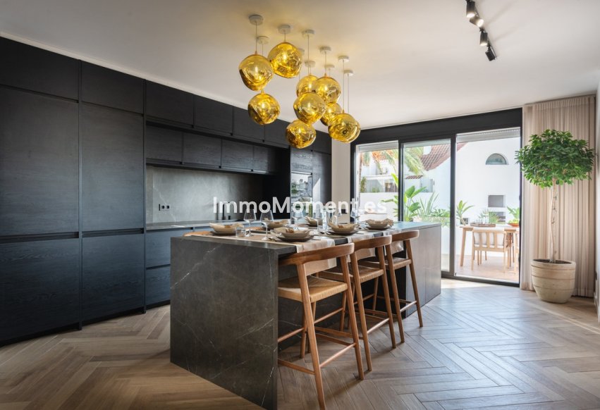 Resale - Apartment - Marbella - Nueva Andalucía
