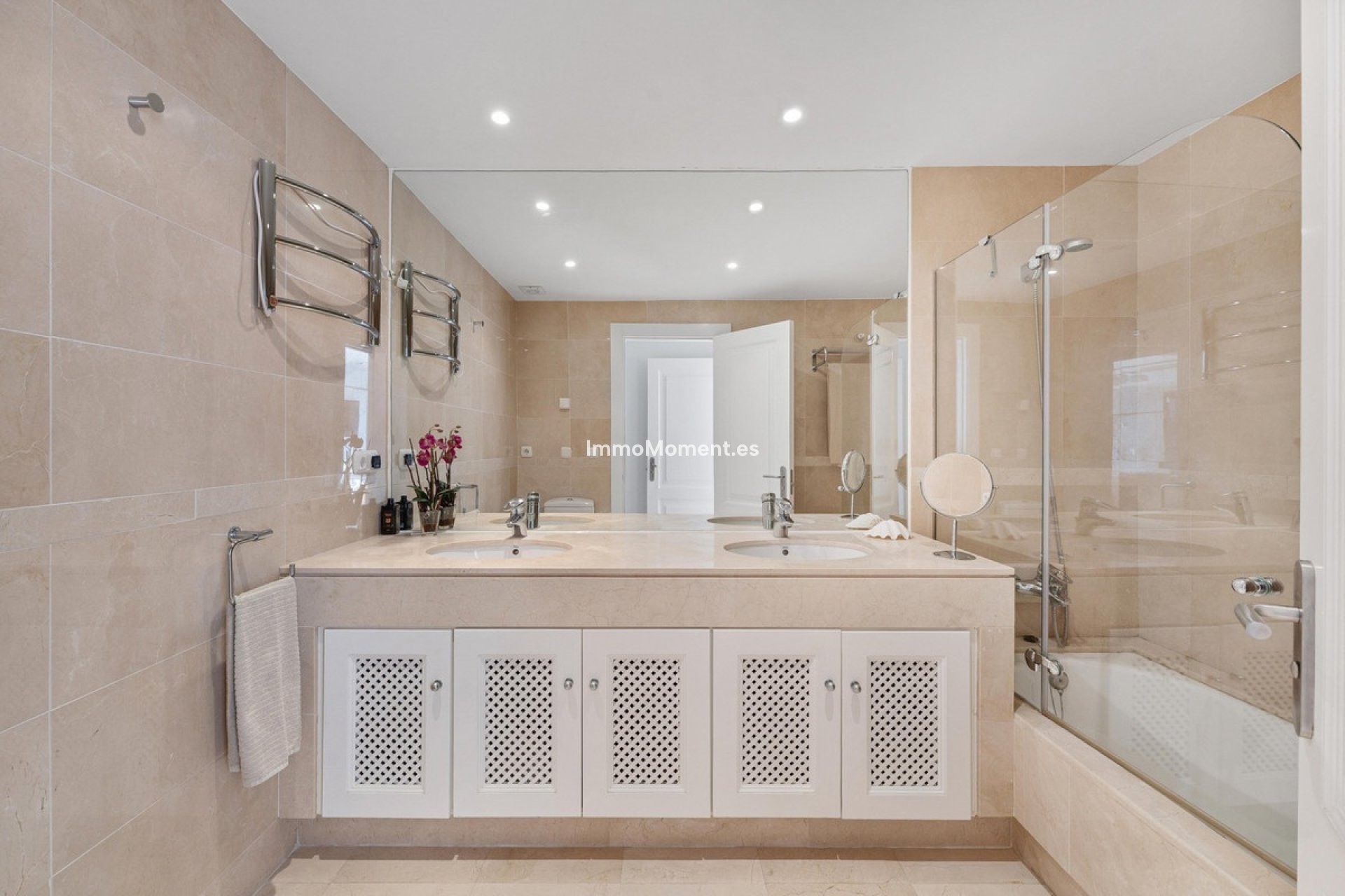 Resale - Apartment - Marbella - Nueva Andalucía