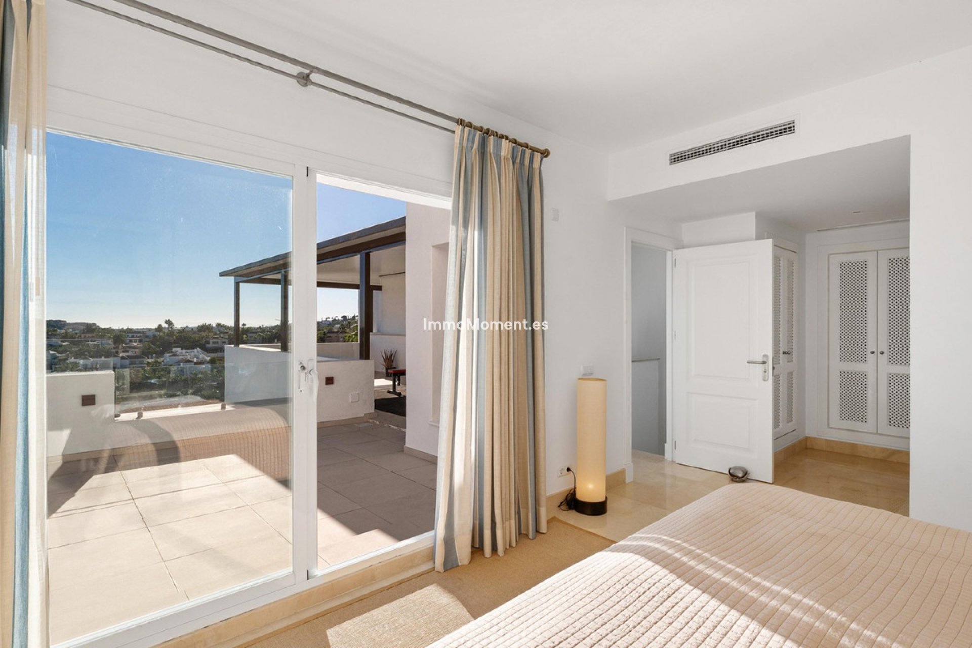 Resale - Apartment - Marbella - Nueva Andalucía