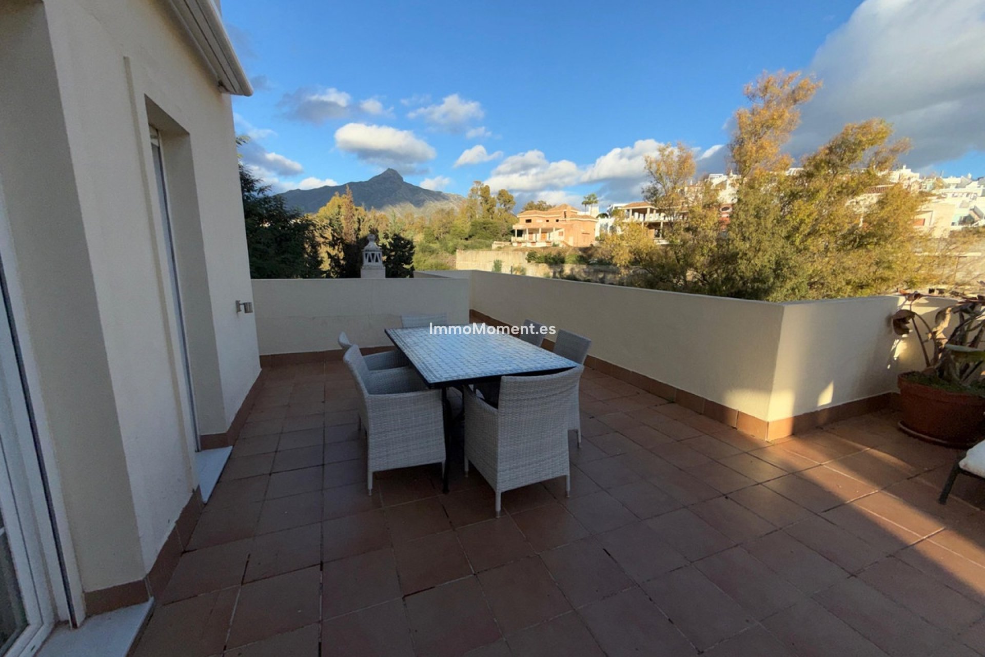 Resale - Apartment - Marbella - Nueva Andalucía