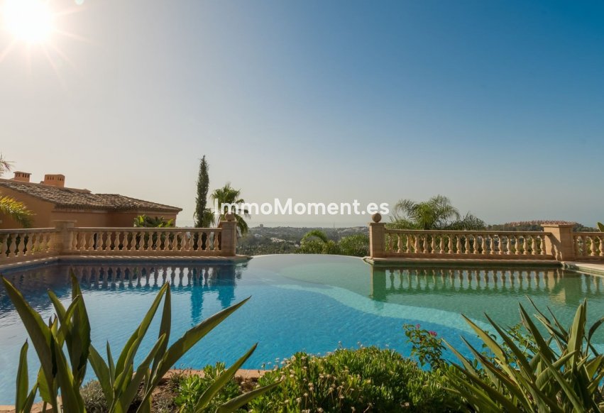 Resale - Apartment - Marbella - Nueva Andalucía