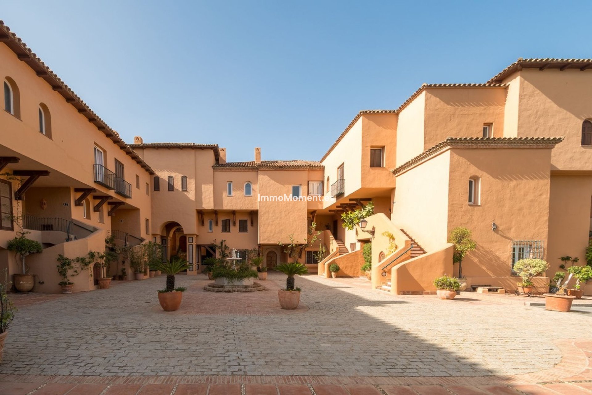 Resale - Apartment - Marbella - Nueva Andalucía