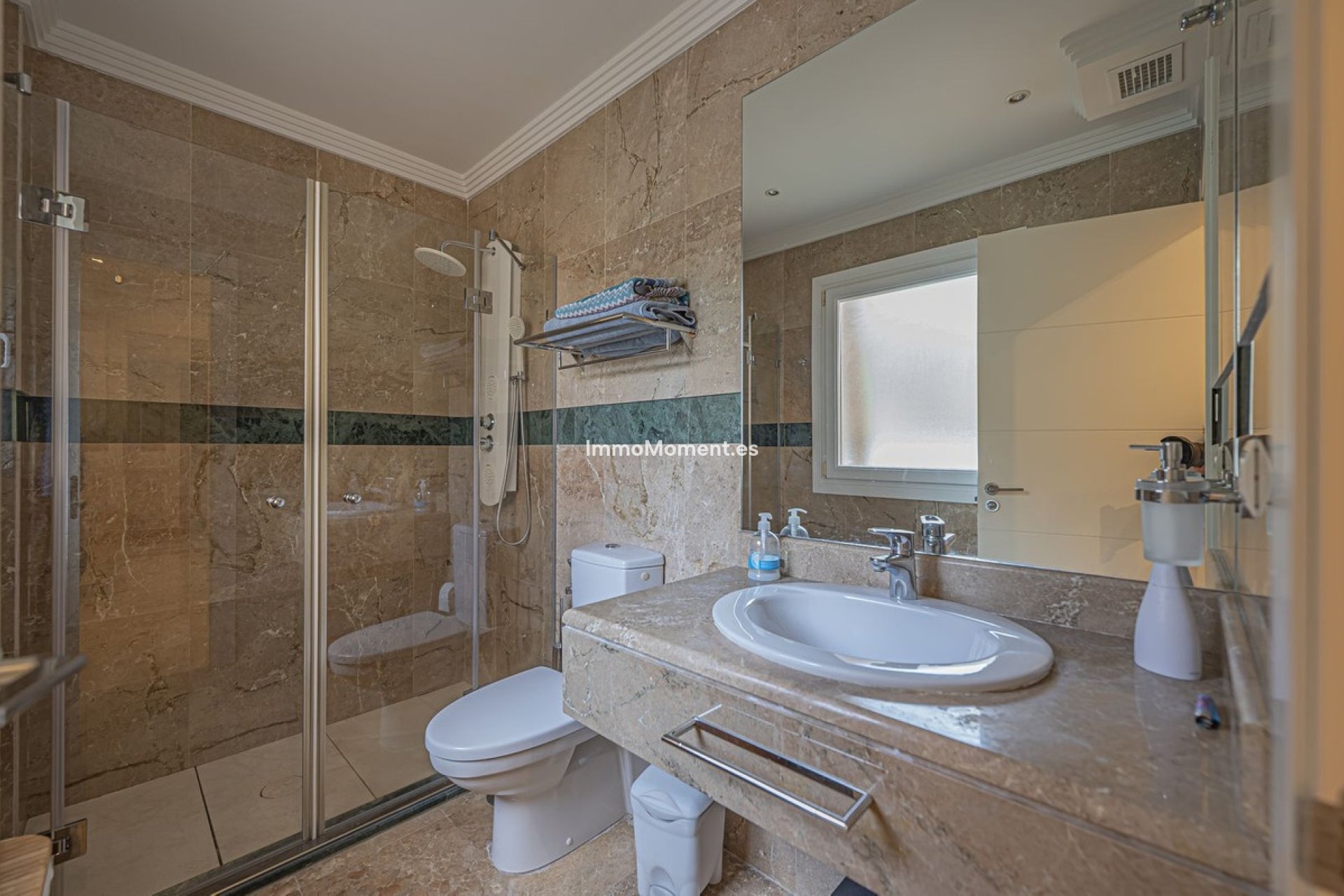 Resale - Apartment - Marbella - Nueva Andalucía