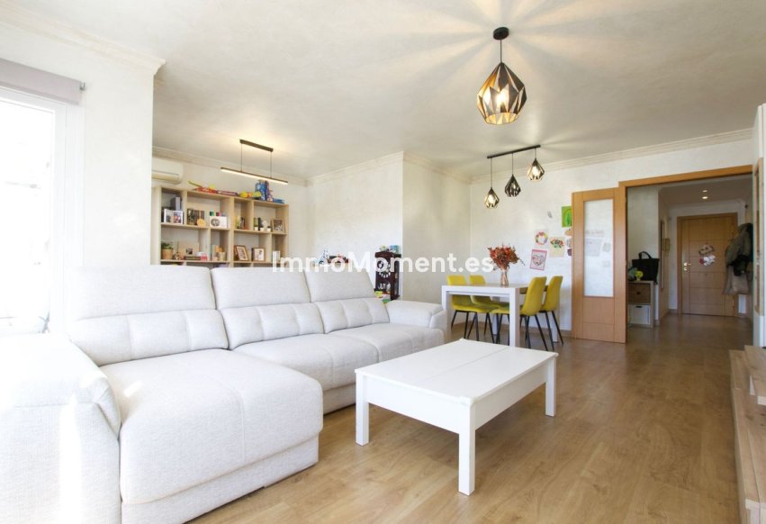 Resale - Apartment - Marbella - Nueva Andalucía