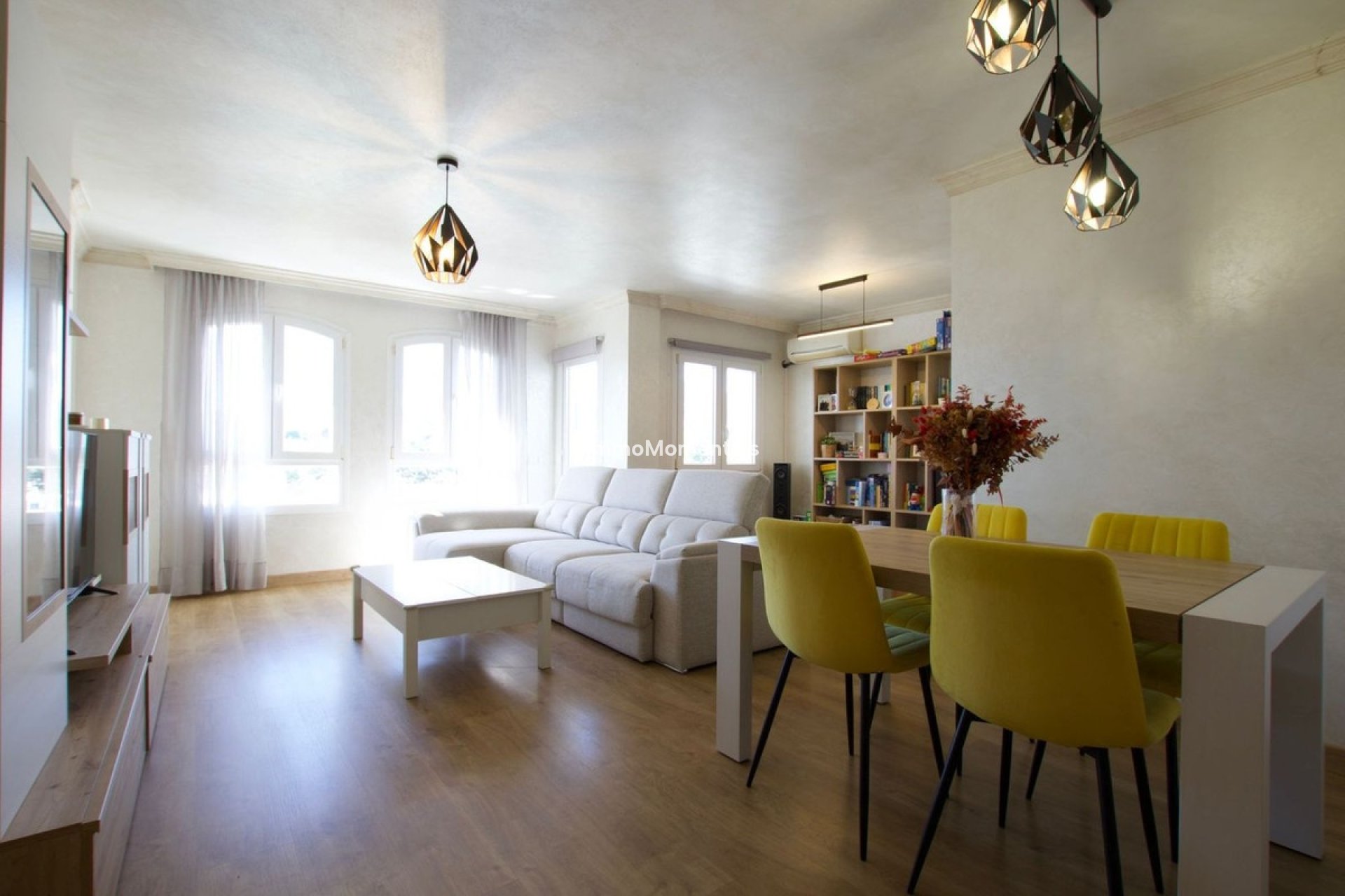 Resale - Apartment - Marbella - Nueva Andalucía