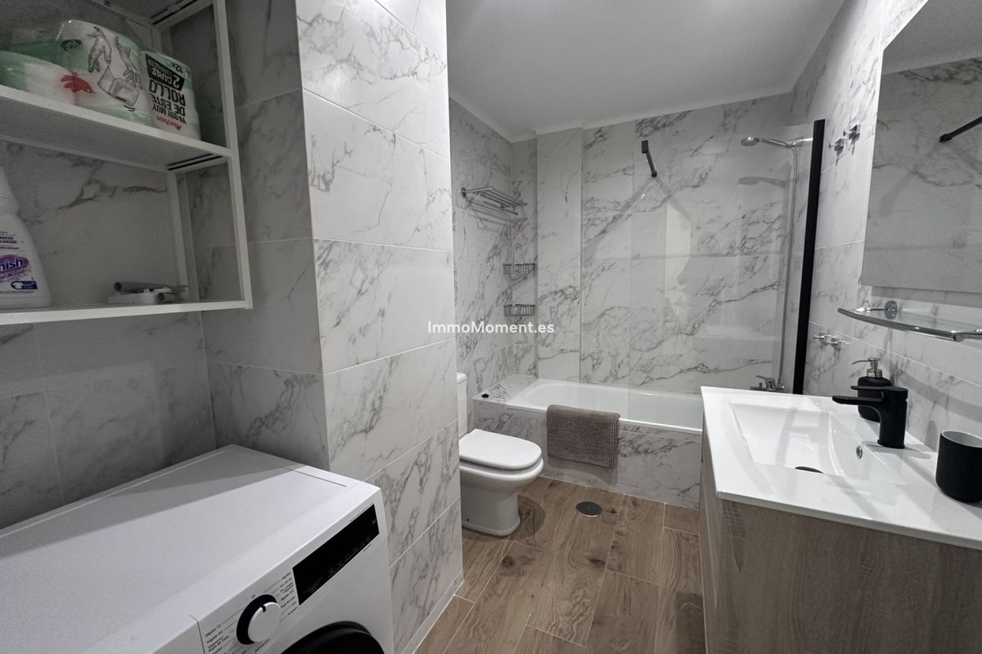 Resale - Apartment - Marbella - Nueva Andalucía