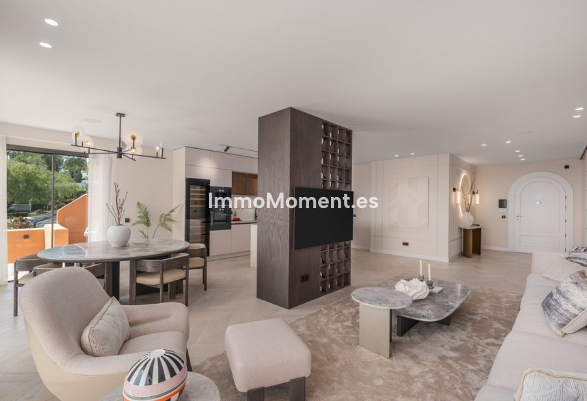 Resale - Apartment - Marbella - Nueva Andalucía