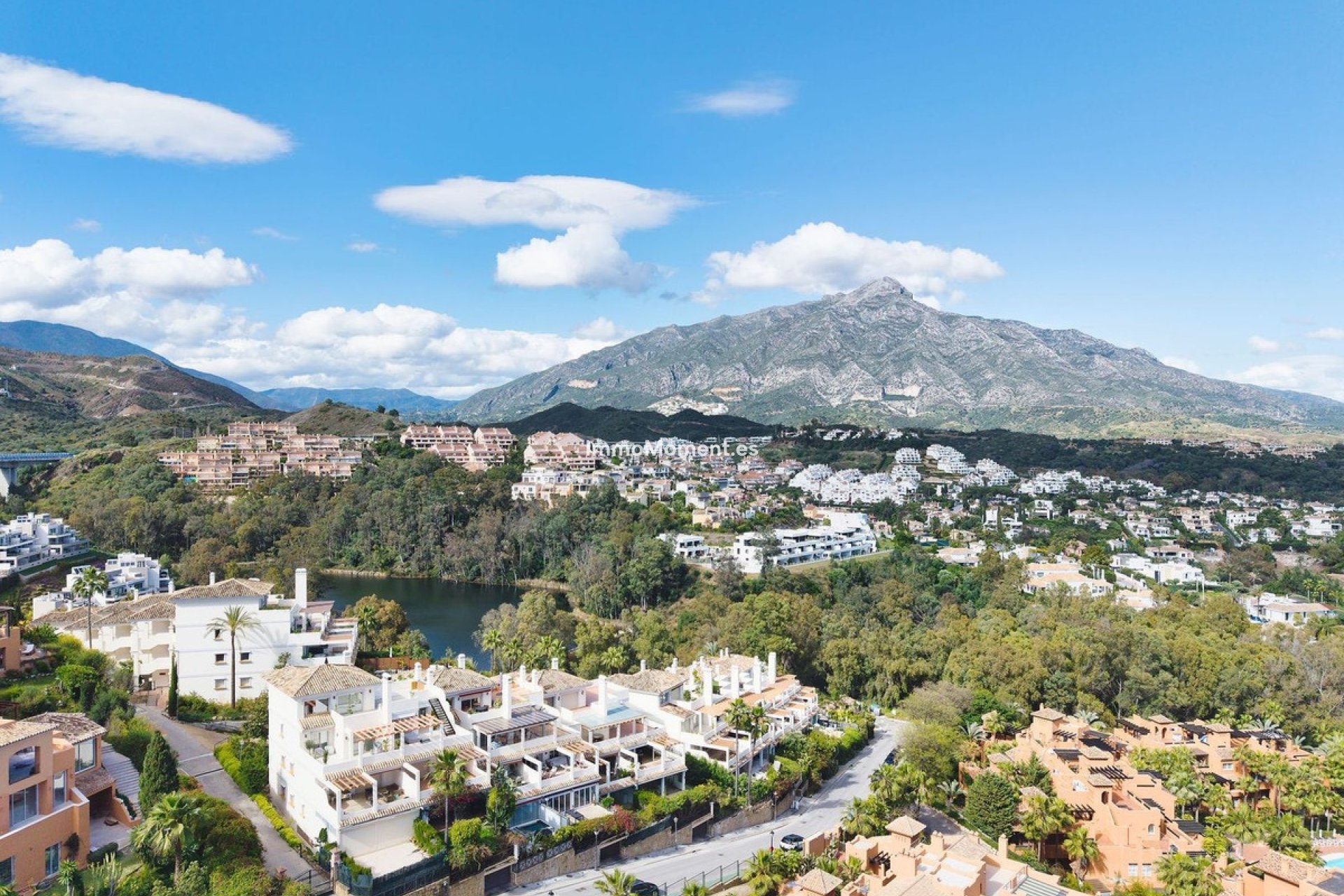 Resale - Apartment - Marbella - Nueva Andalucía