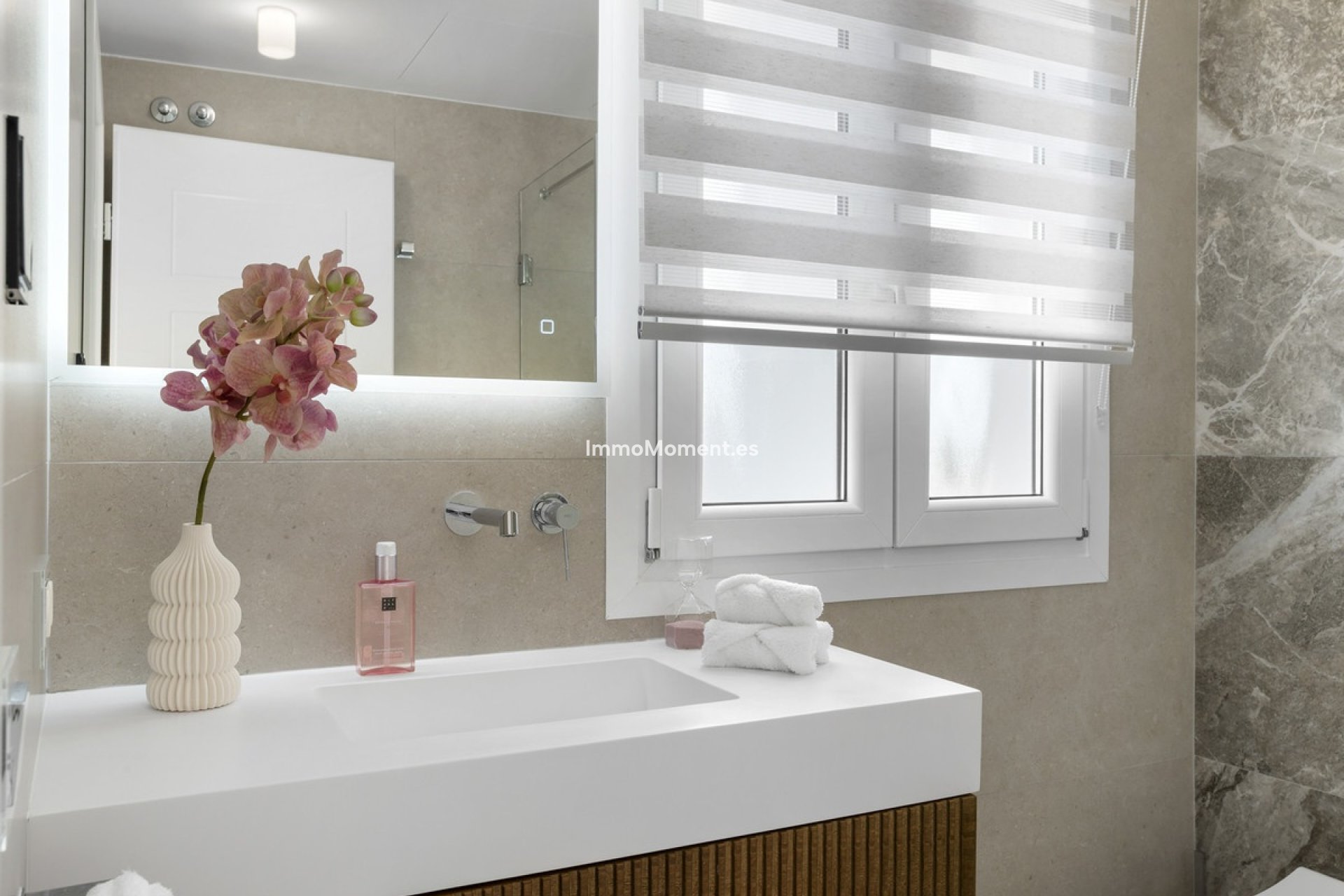 Resale - Apartment - Marbella - Nueva Andalucía