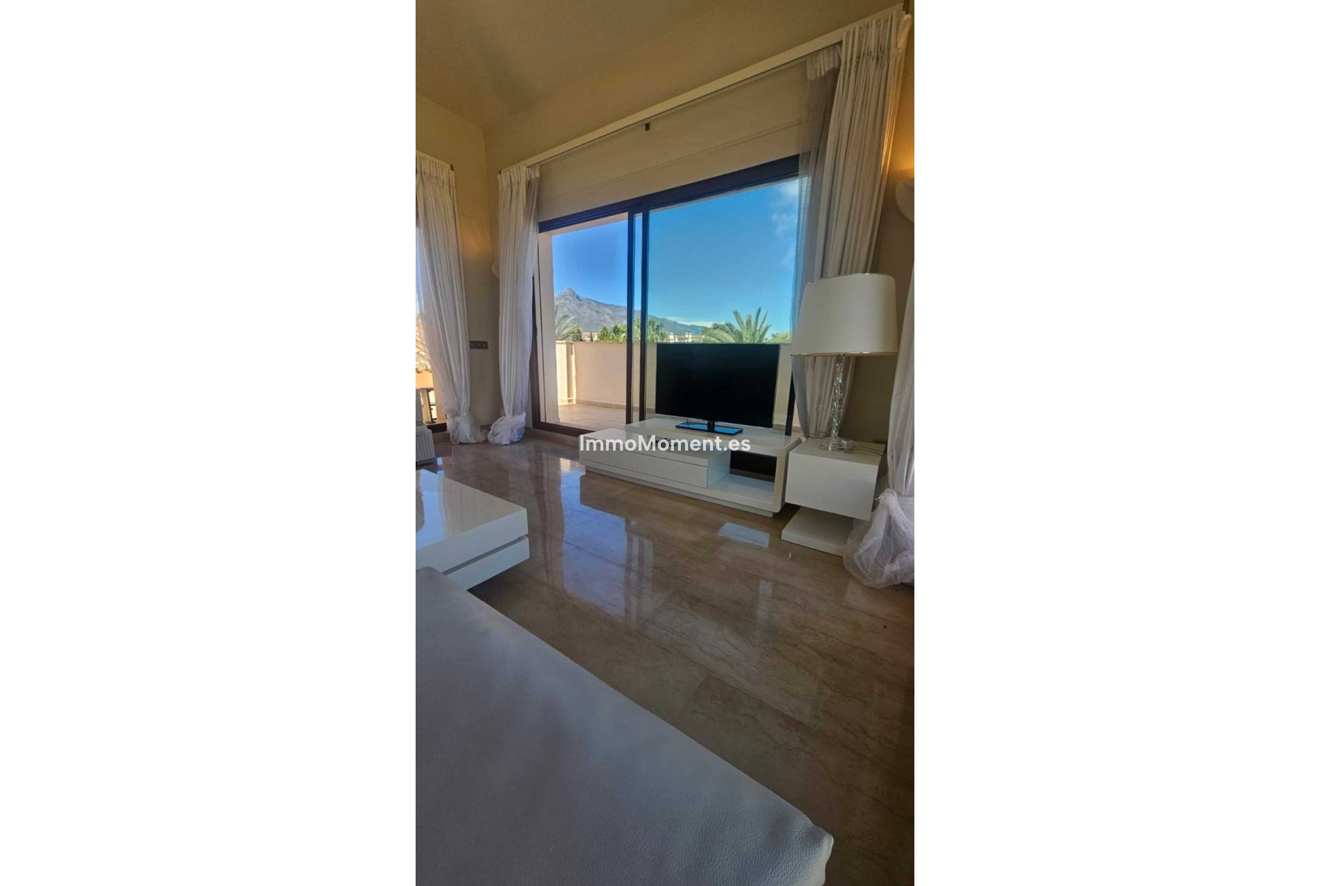 Resale - Apartment - Marbella - Nueva Andalucía