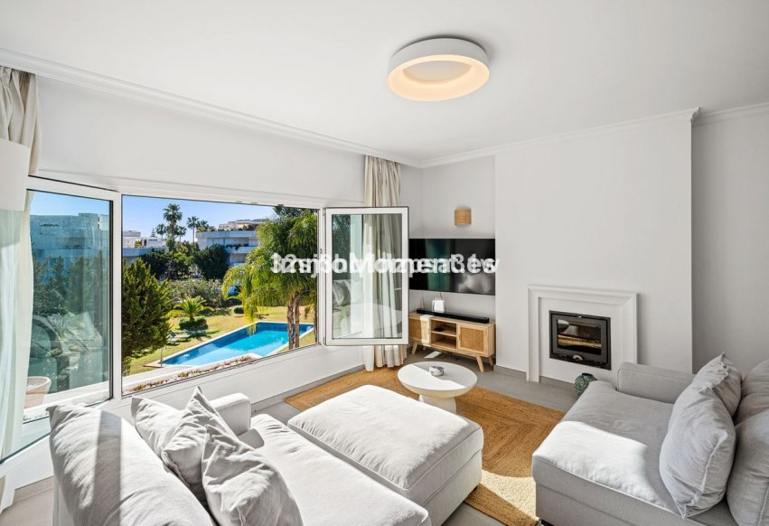 Resale - Apartment - Marbella - Nueva Andalucía