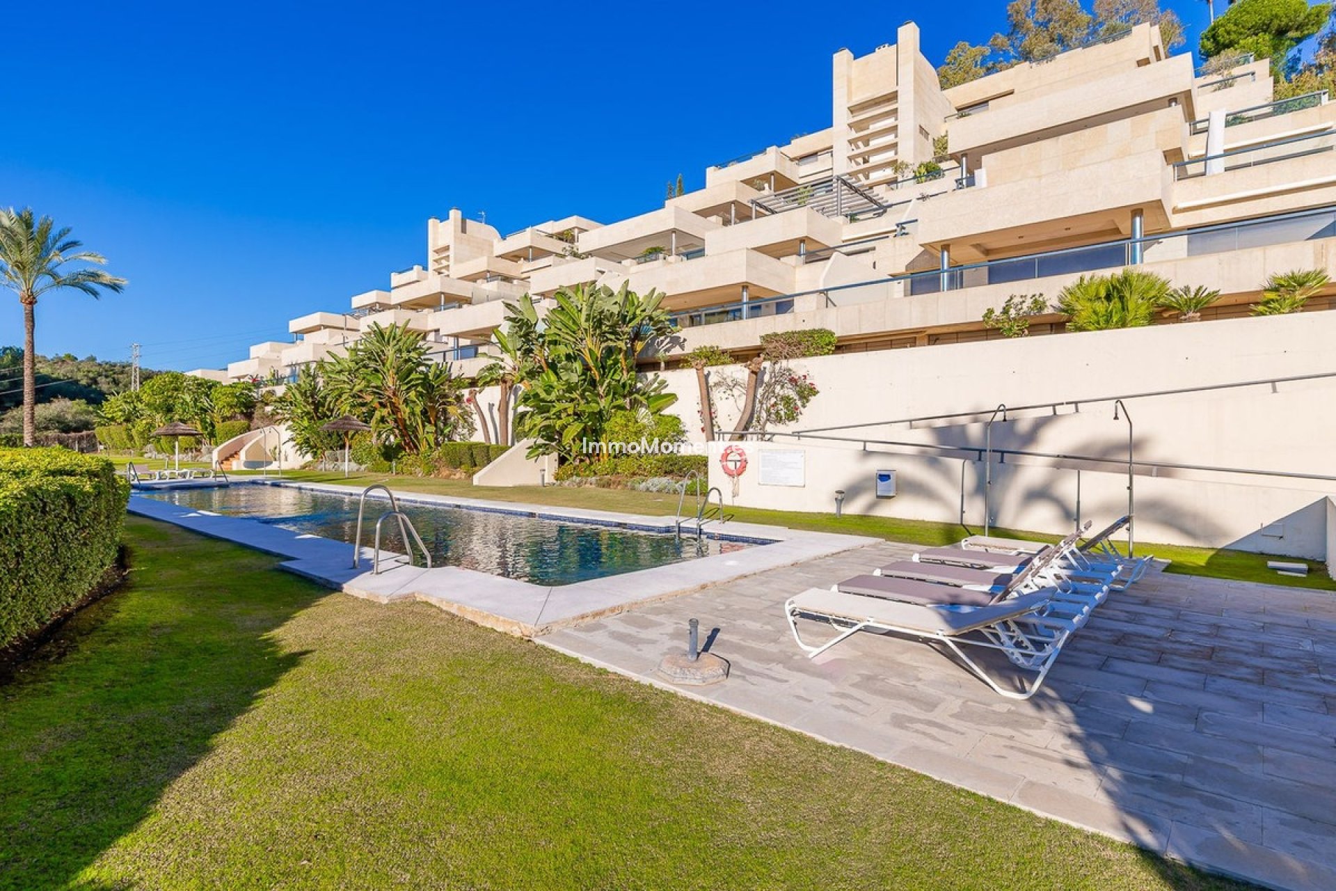 Resale - Apartment - Marbella - Nueva Andalucía