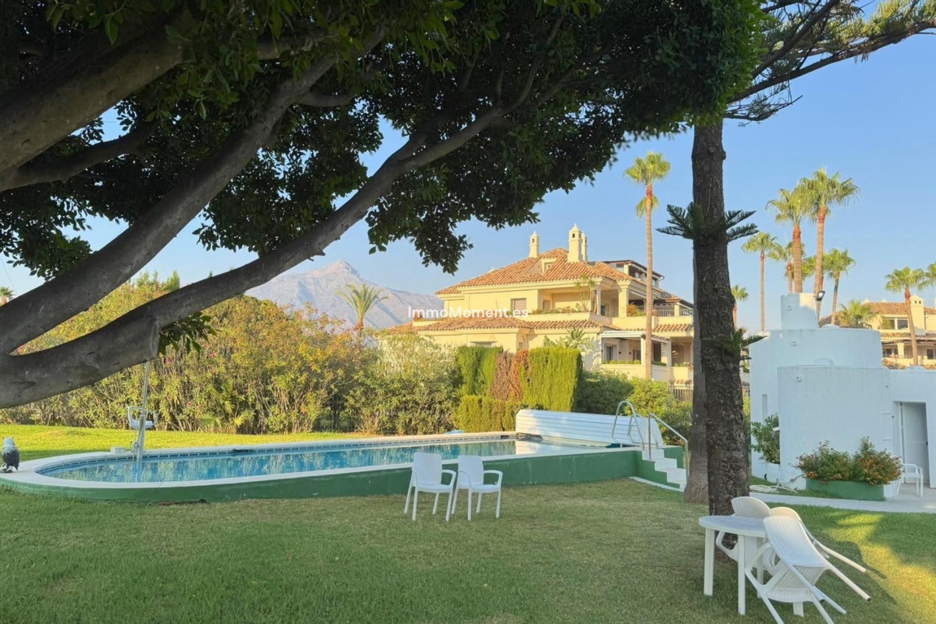 Resale - Apartment - Marbella - Nueva Andalucía