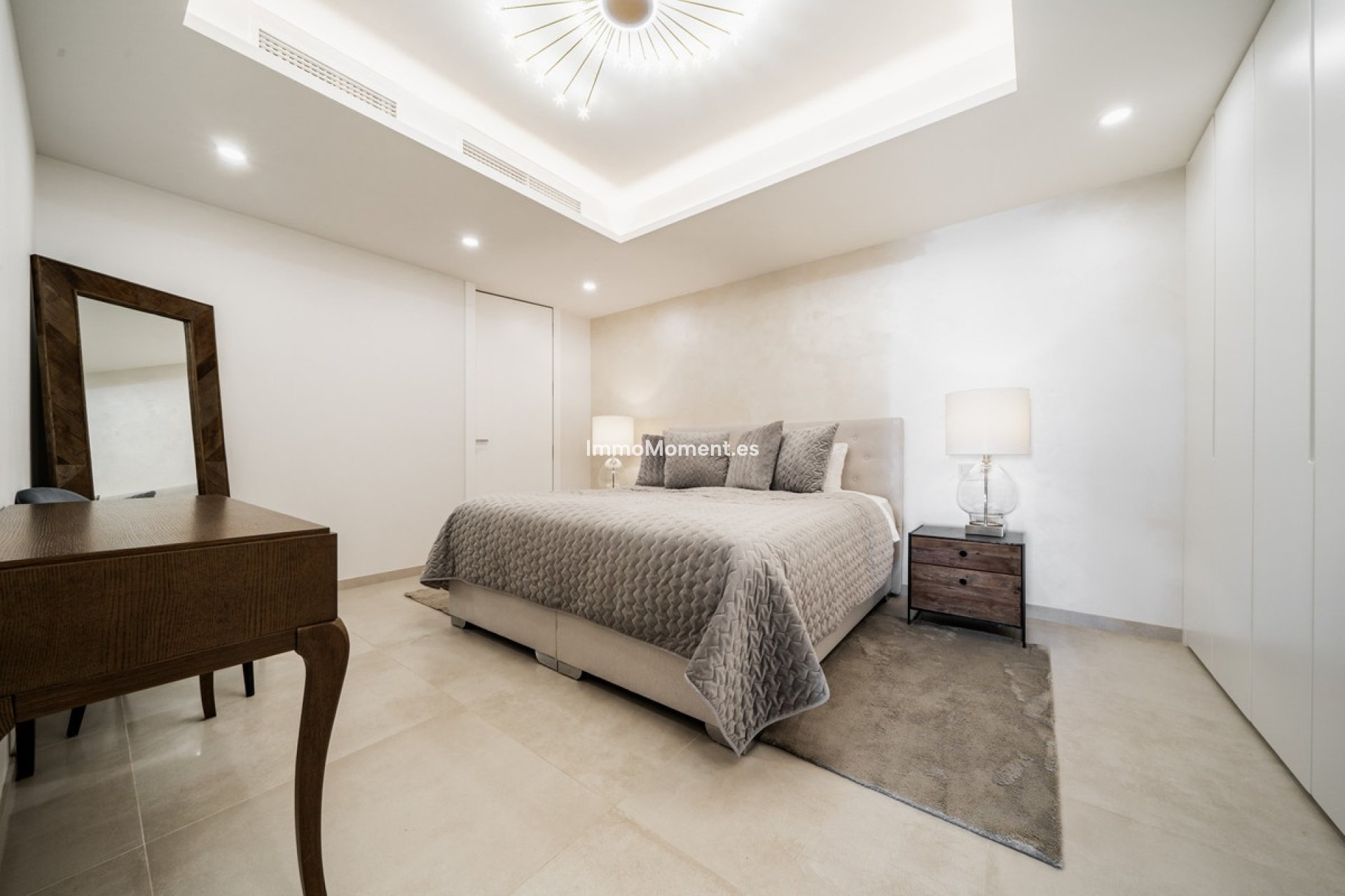 Resale - Apartment - Marbella - Nueva Andalucía