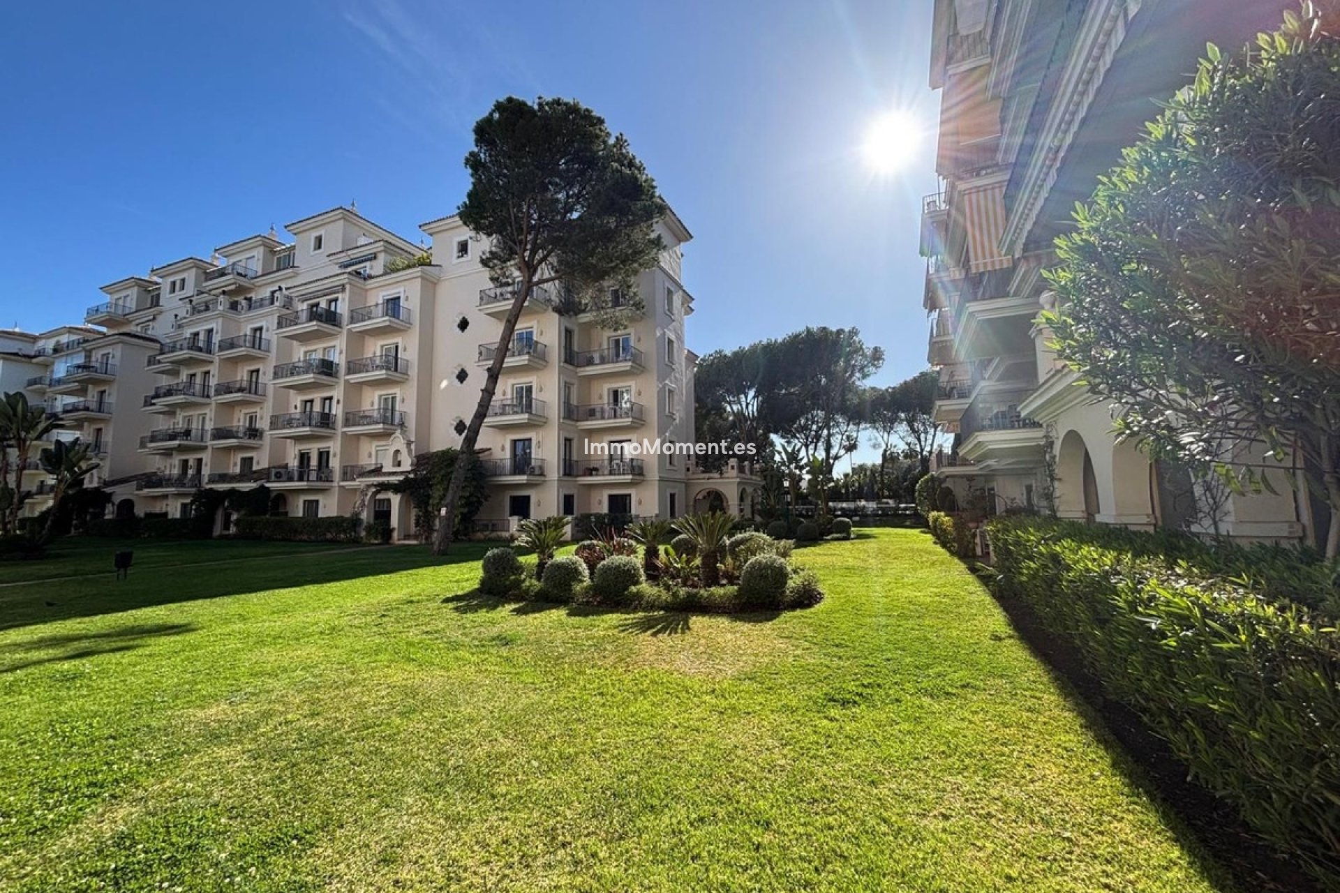 Resale - Apartment - Marbella - Nueva Andalucía