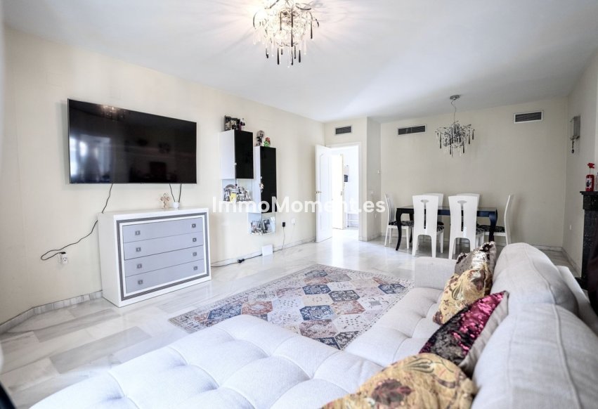 Resale - Apartment - Marbella - Nueva Andalucía