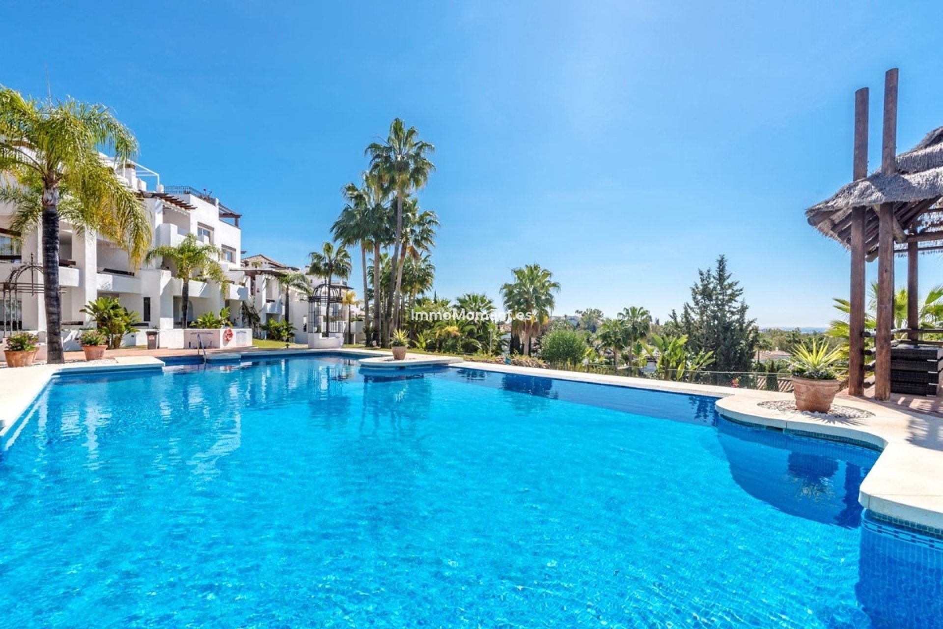 Resale - Apartment - Marbella - Nueva Andalucía