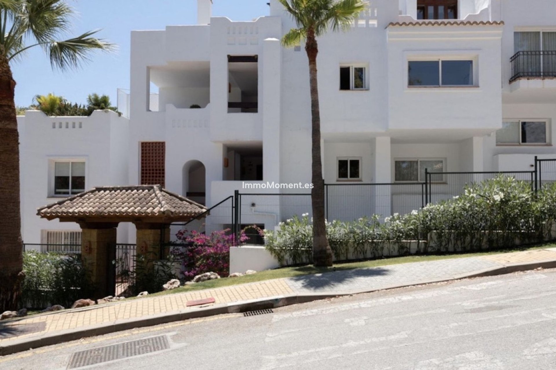 Resale - Apartment - Marbella - Nueva Andalucía