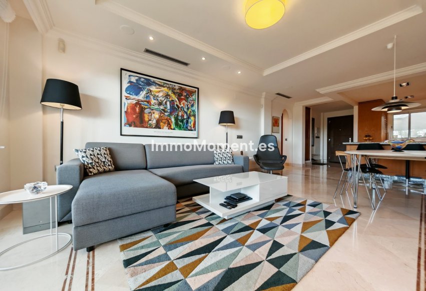 Resale - Apartment - Marbella - Nueva Andalucía