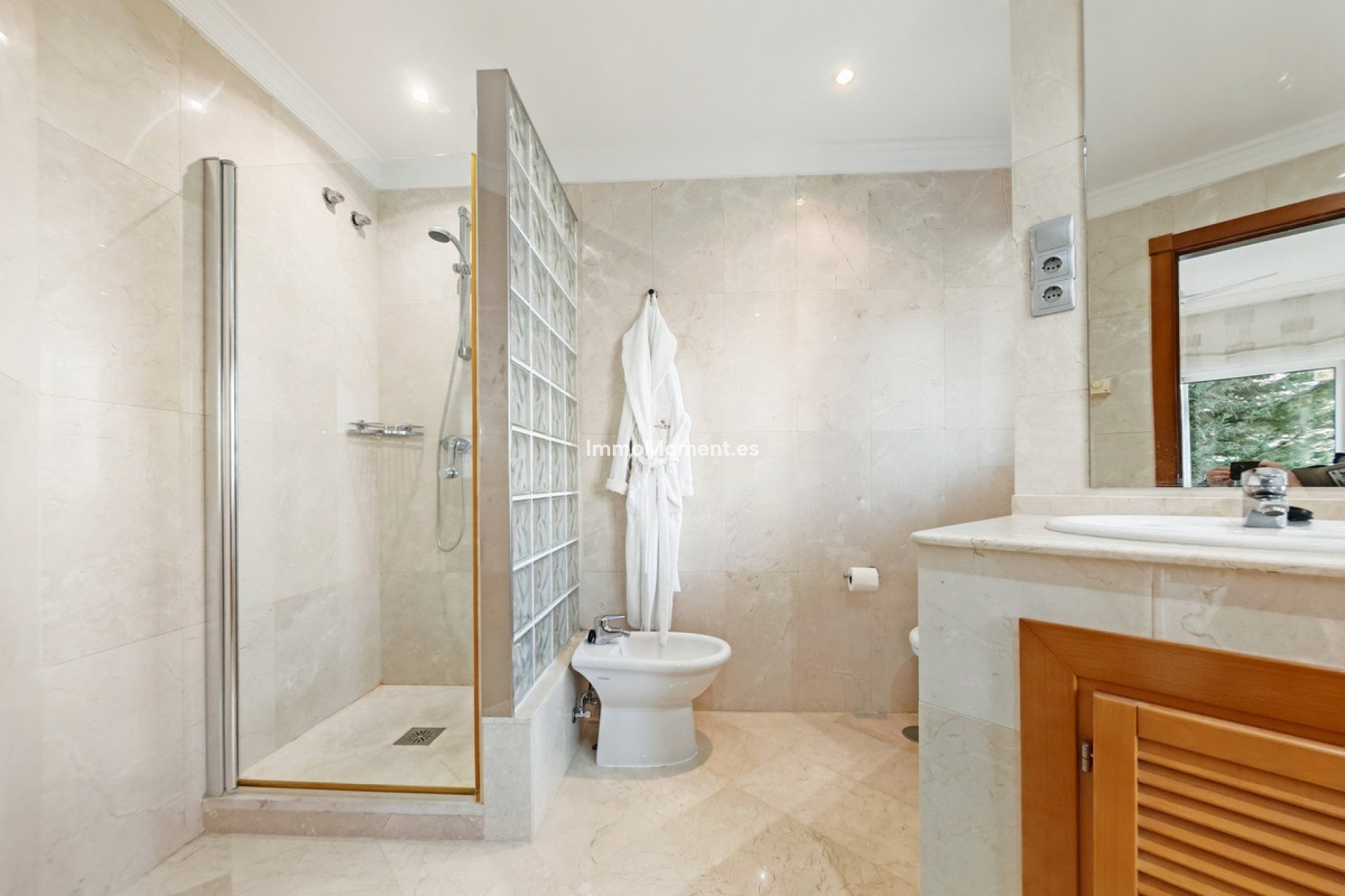 Resale - Apartment - Marbella - Nueva Andalucía