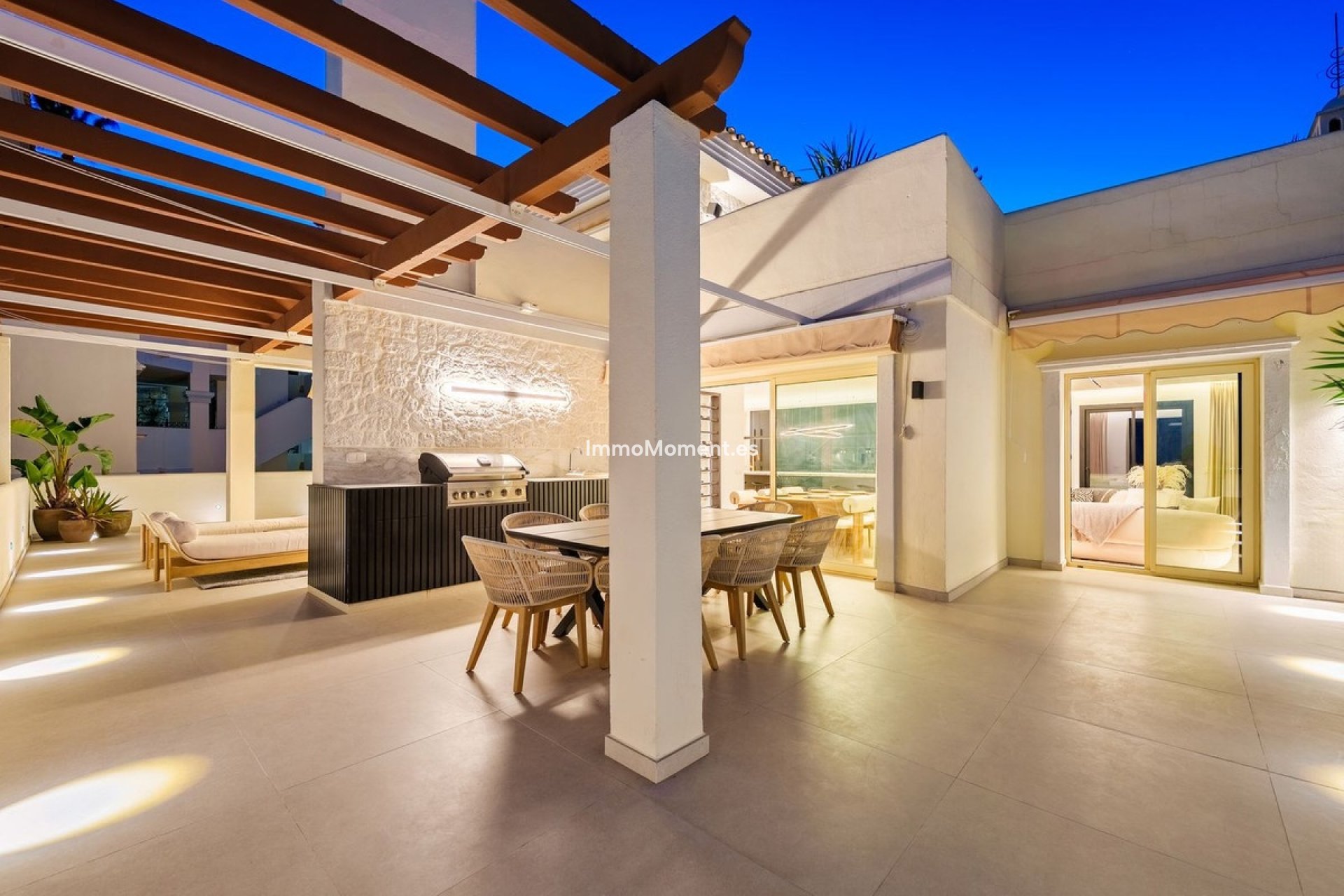 Resale - Apartment - Marbella - Nueva Andalucía