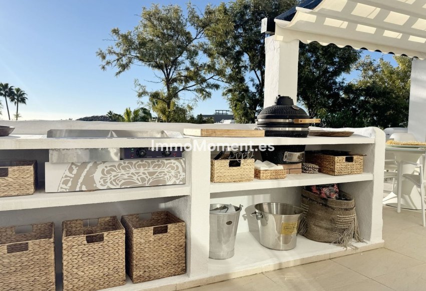 Resale - Apartment - Marbella - Nueva Andalucía