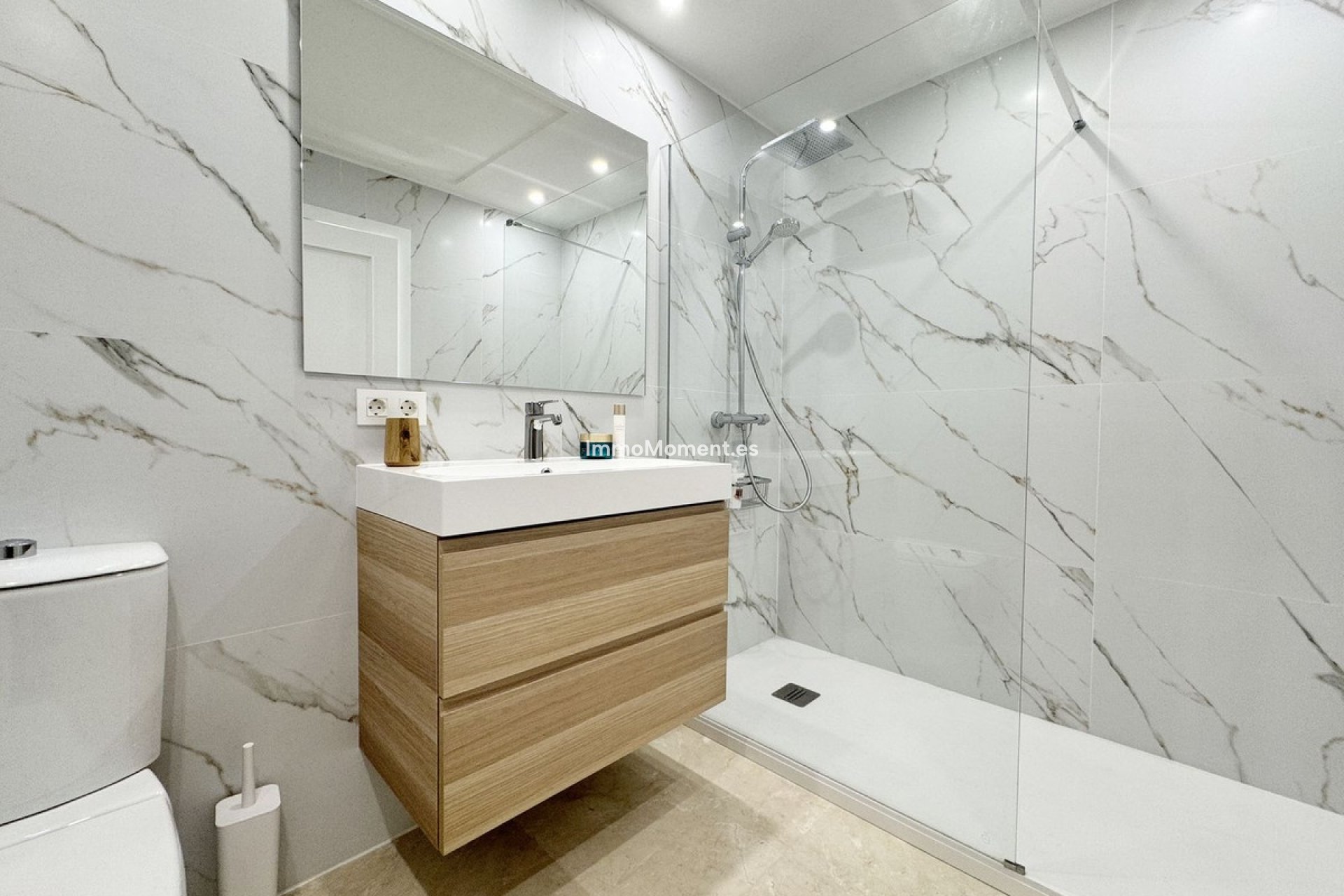 Resale - Apartment - Marbella - Nueva Andalucía