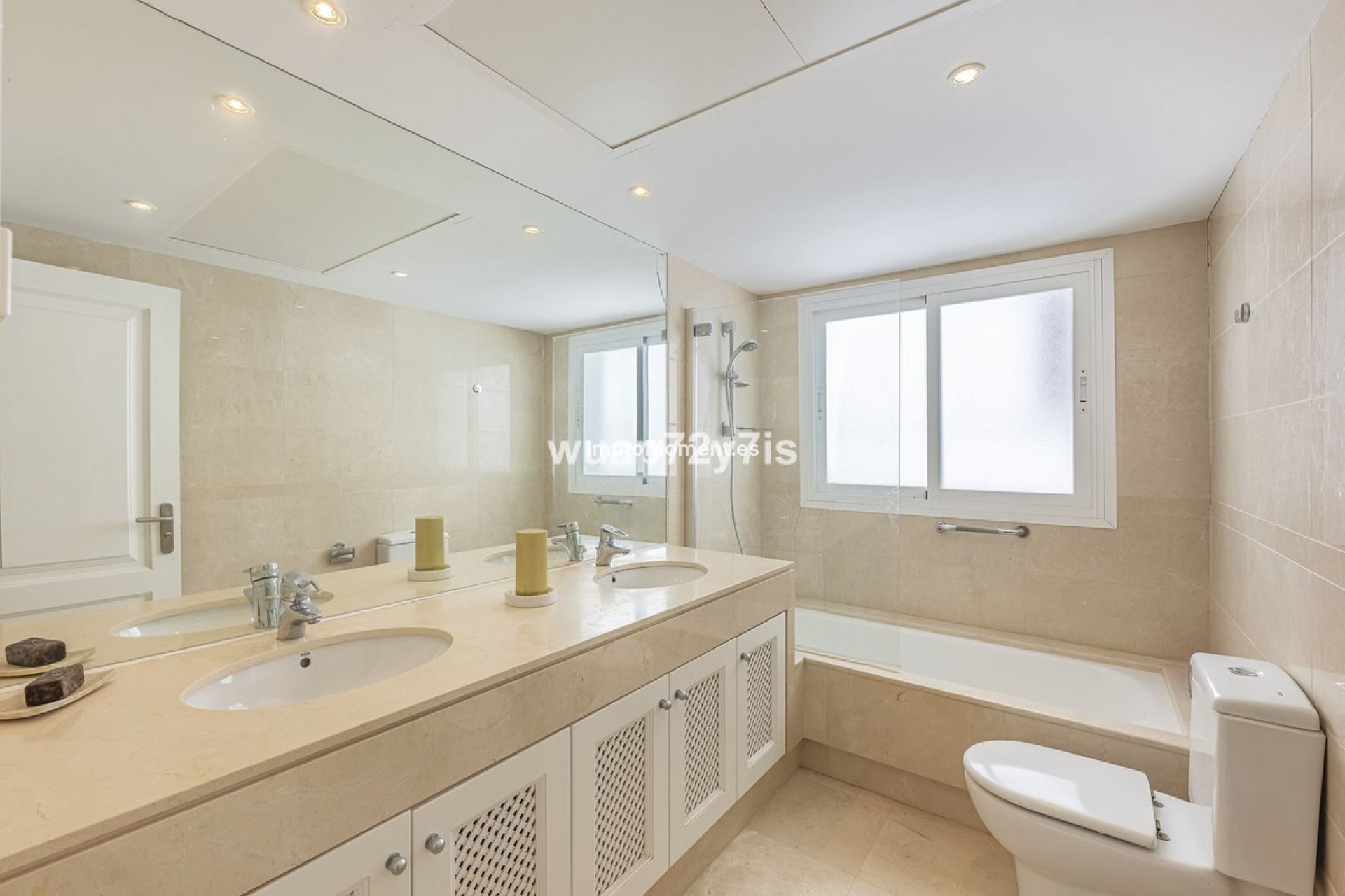 Resale - Apartment - Marbella - Nueva Andalucía