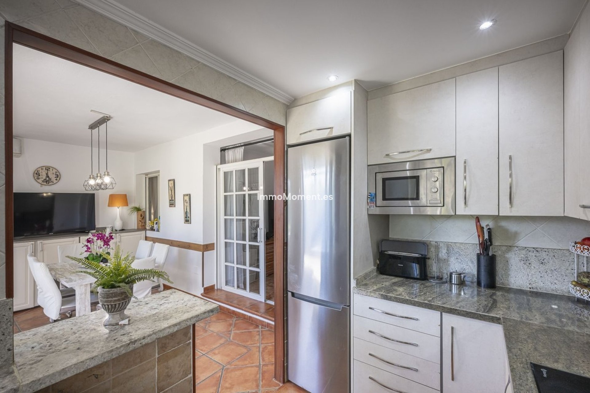 Resale - Apartment - Marbella - Nueva Andalucía