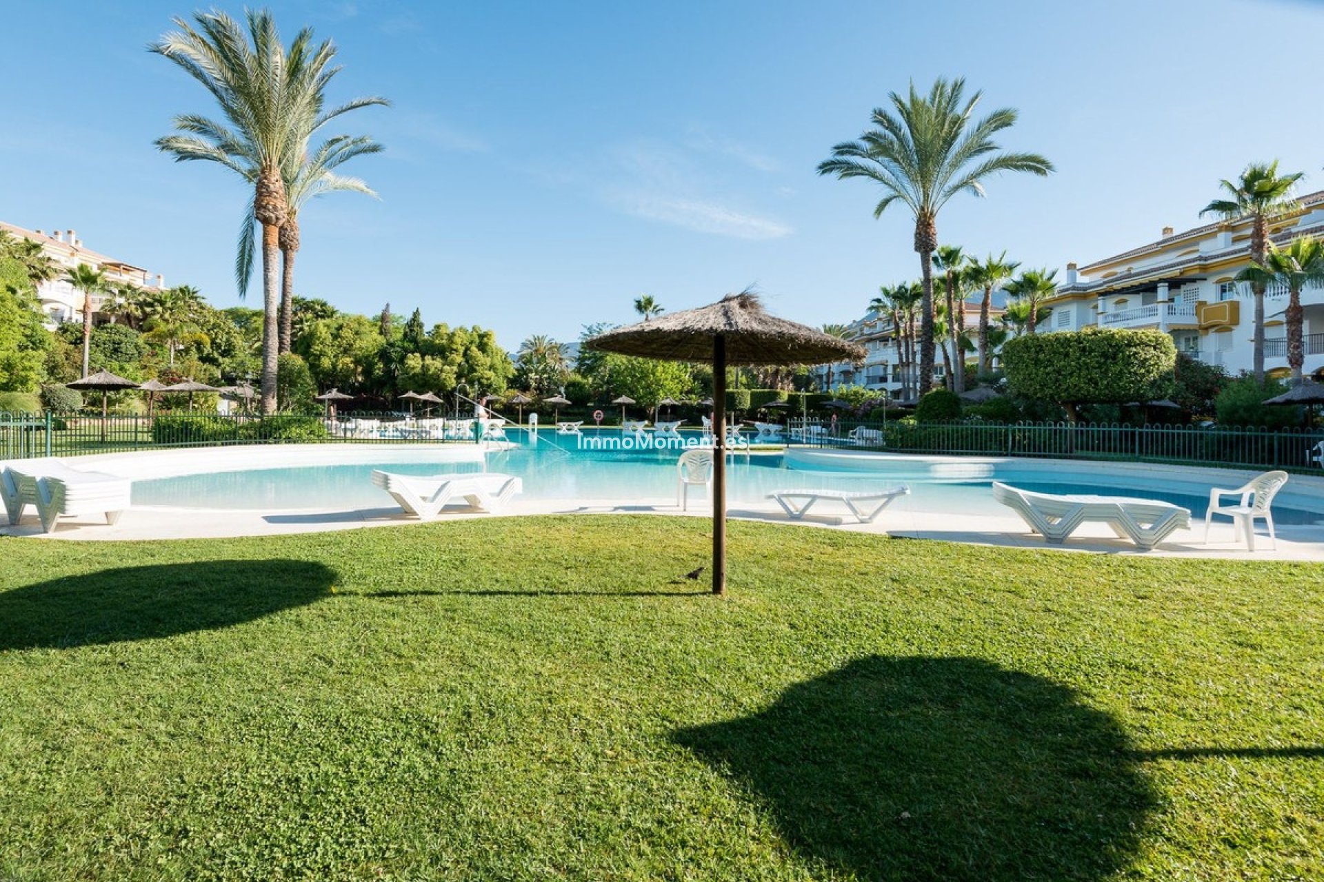Resale - Apartment - Marbella - Nueva Andalucía