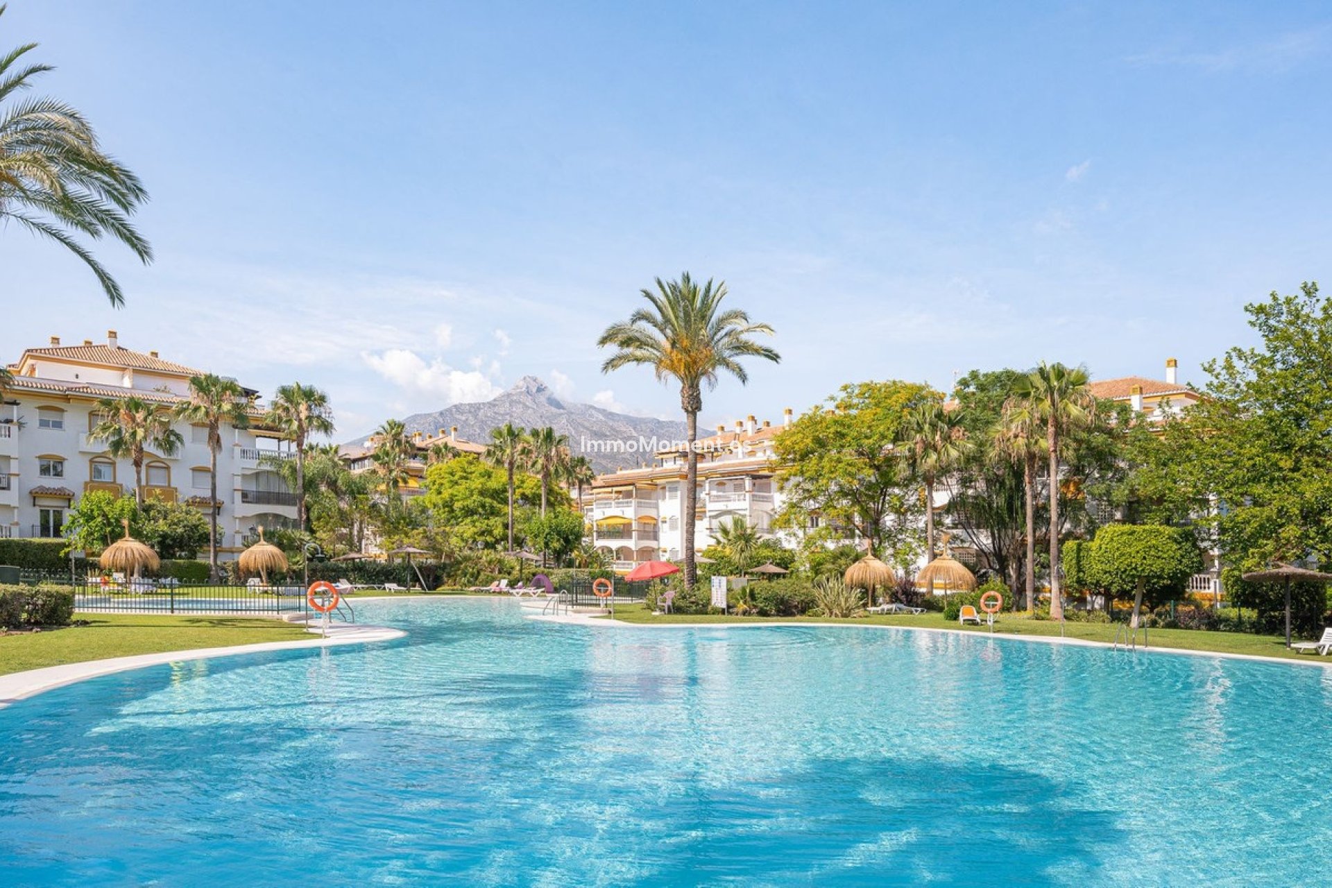 Resale - Apartment - Marbella - Nueva Andalucía