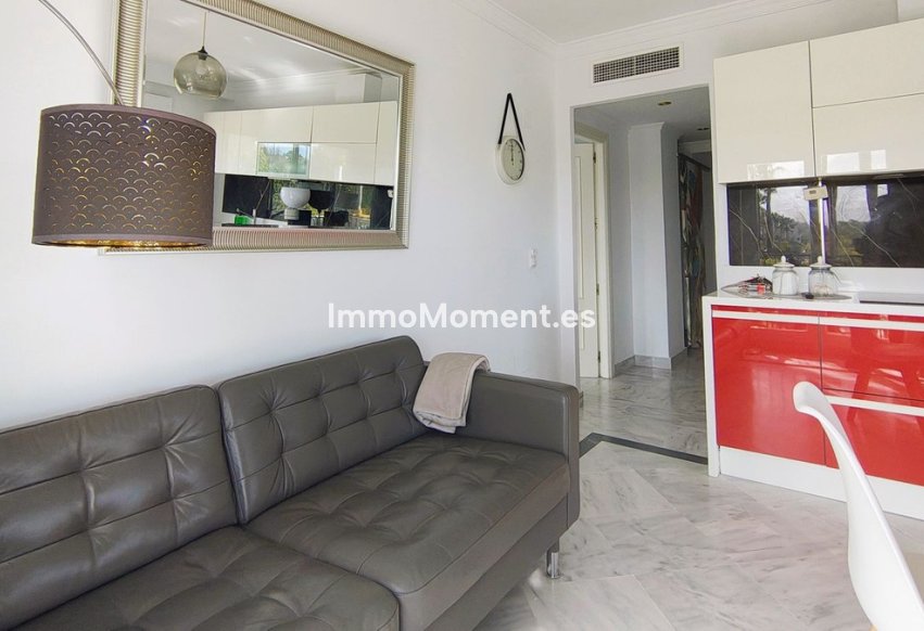 Resale - Apartment - Marbella - Nueva Andalucía