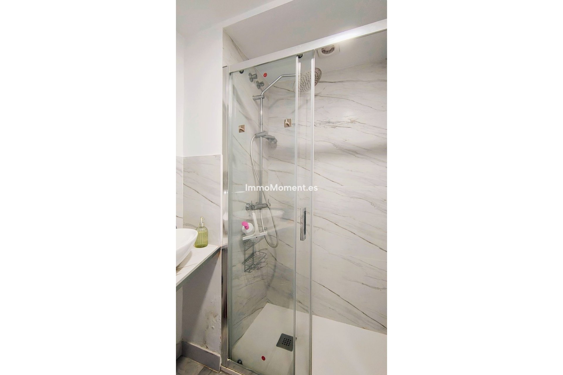 Resale - Apartment - Marbella - Nueva Andalucía