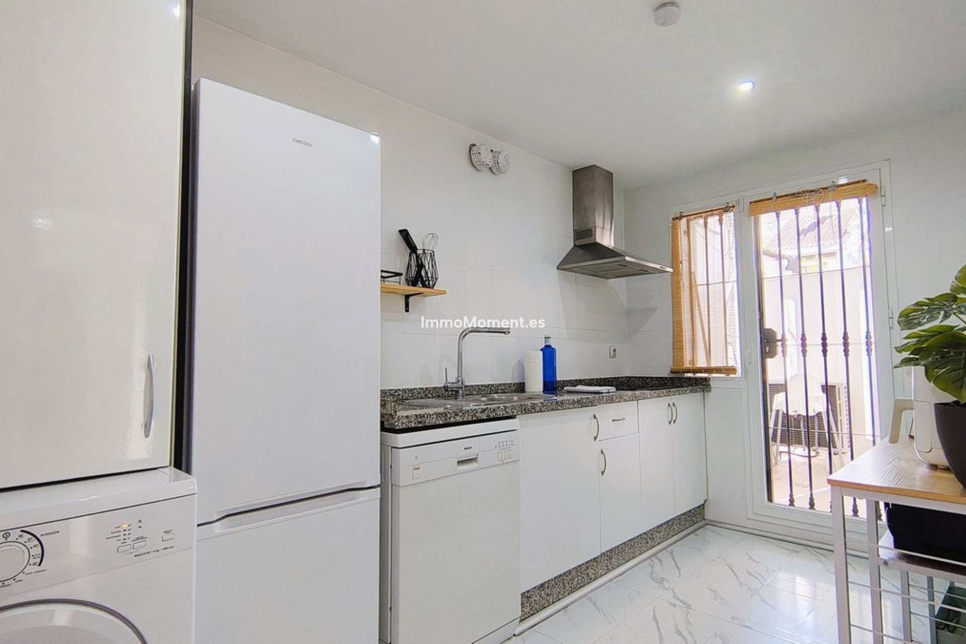 Resale - Apartment - Marbella - Nueva Andalucía