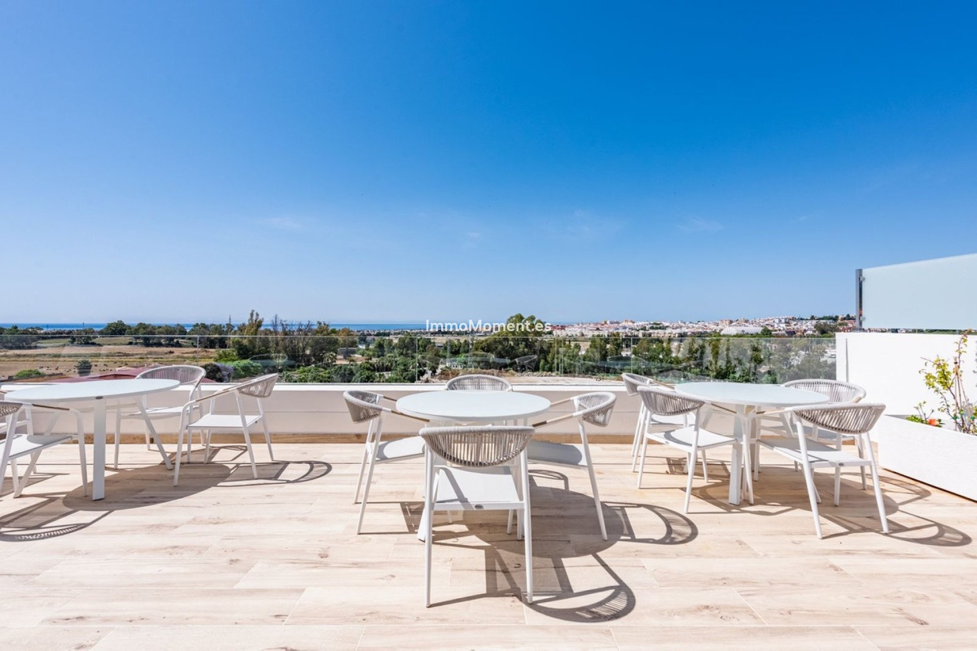Resale - Apartment - Marbella - Nueva Andalucía