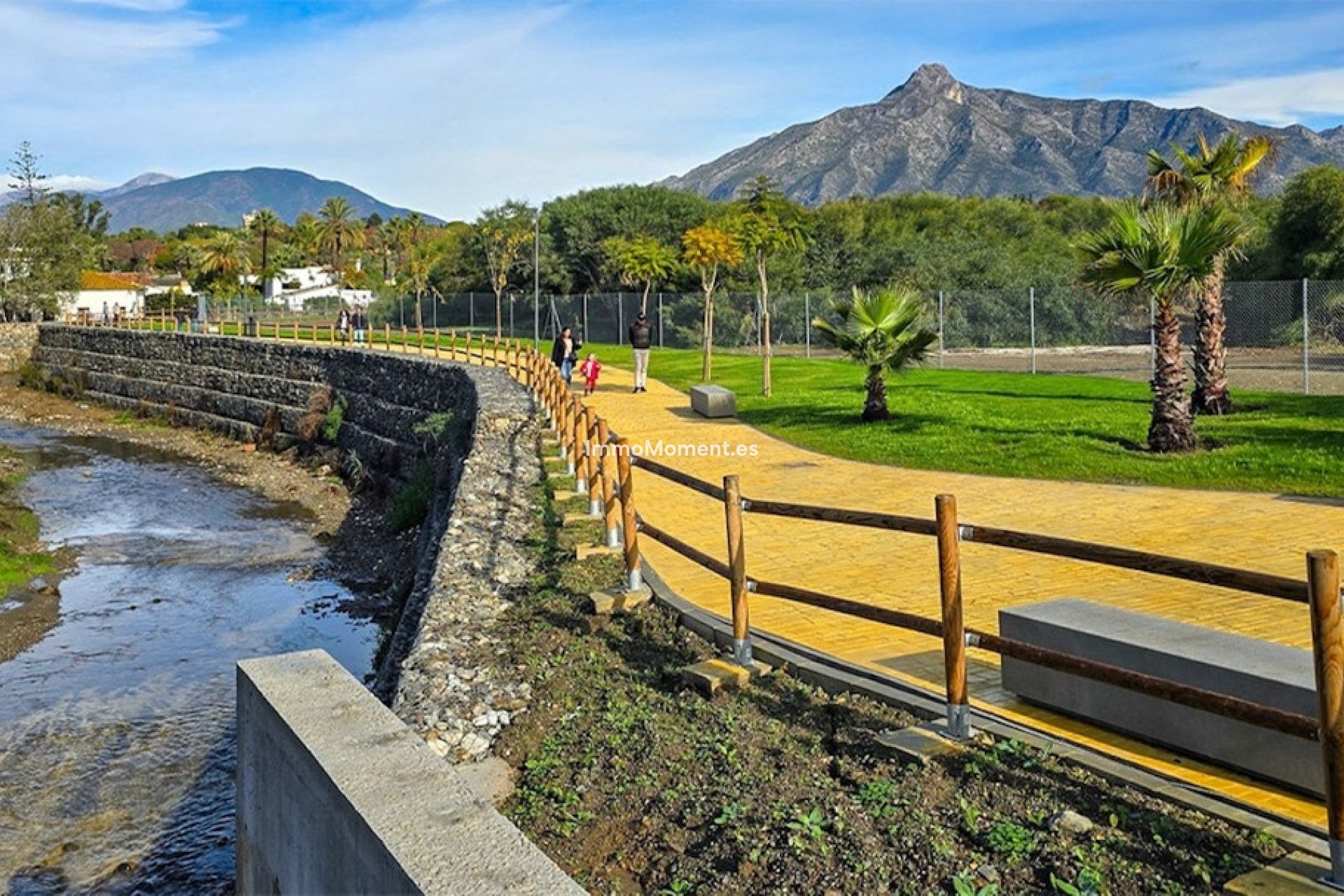 Resale - Apartment - Marbella - Nueva Andalucía